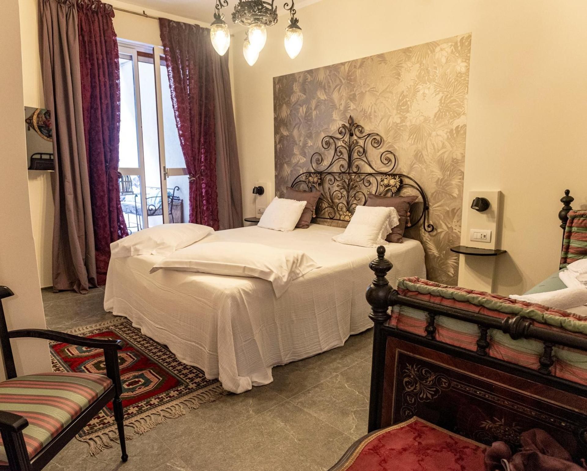Deluxe Room (2 Adults + 1 Child)