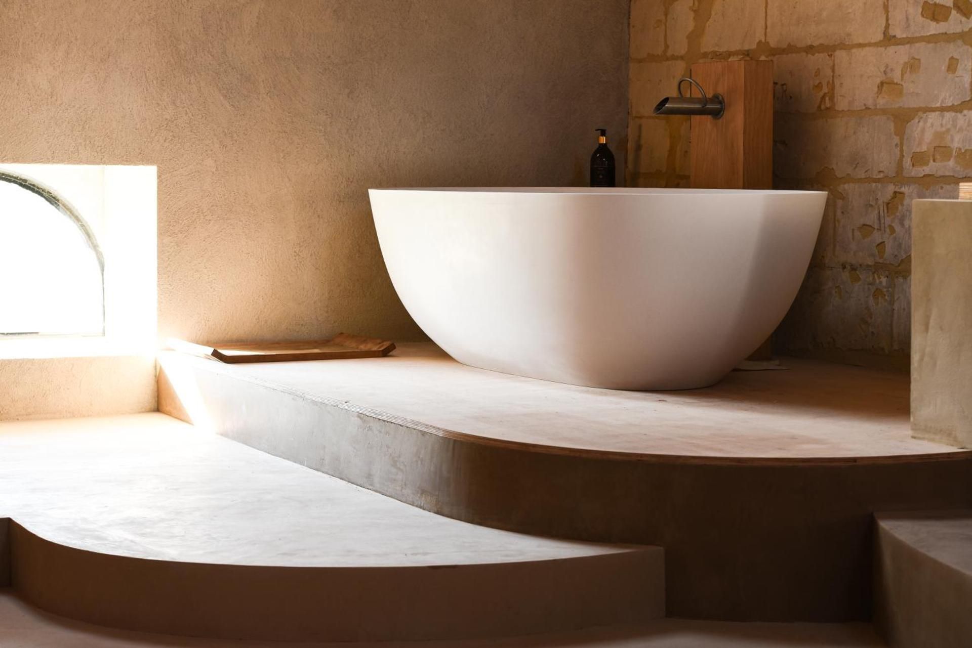 Deluxe King Suite With Bath