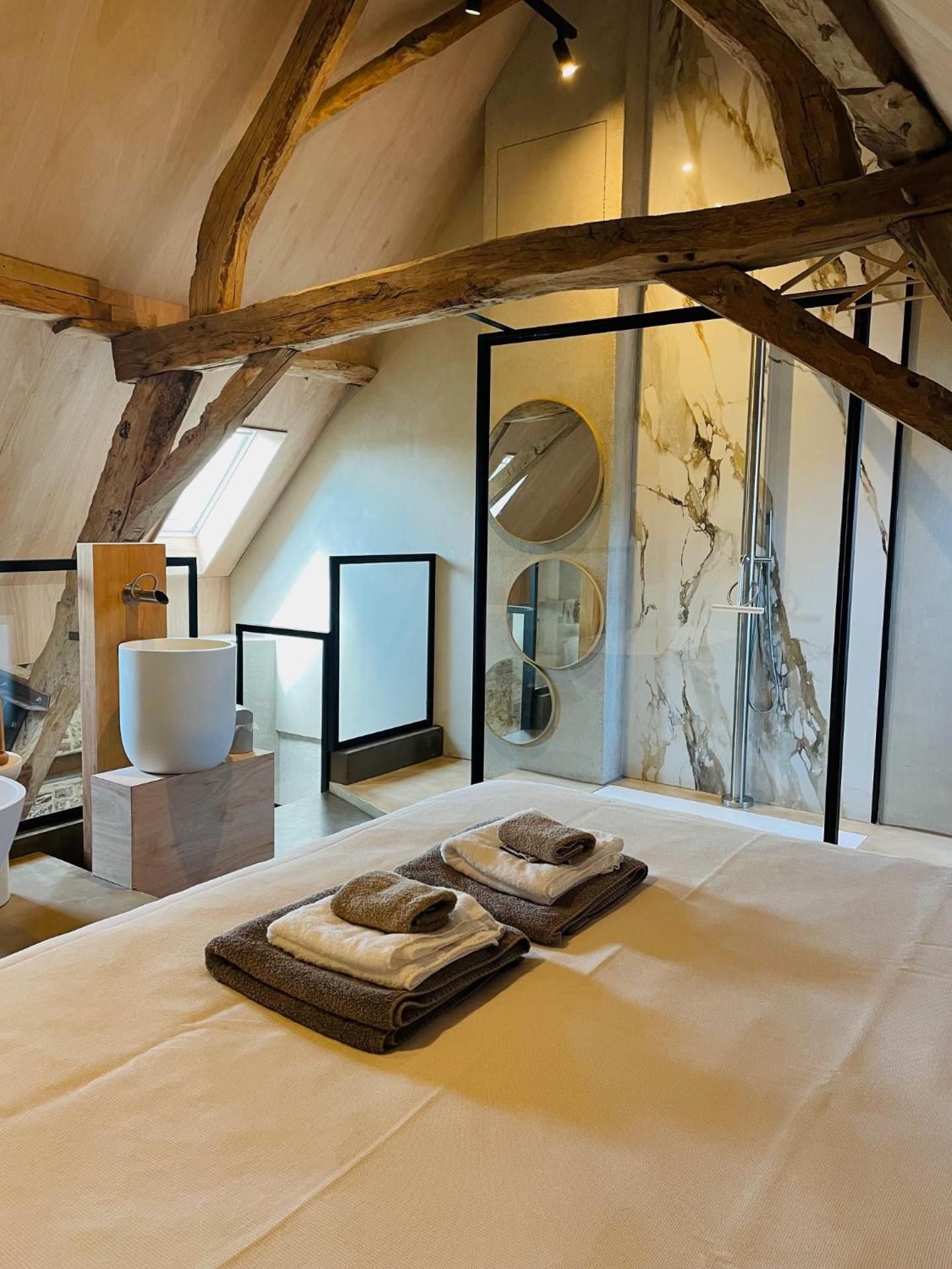 Deluxe Suite with Bath