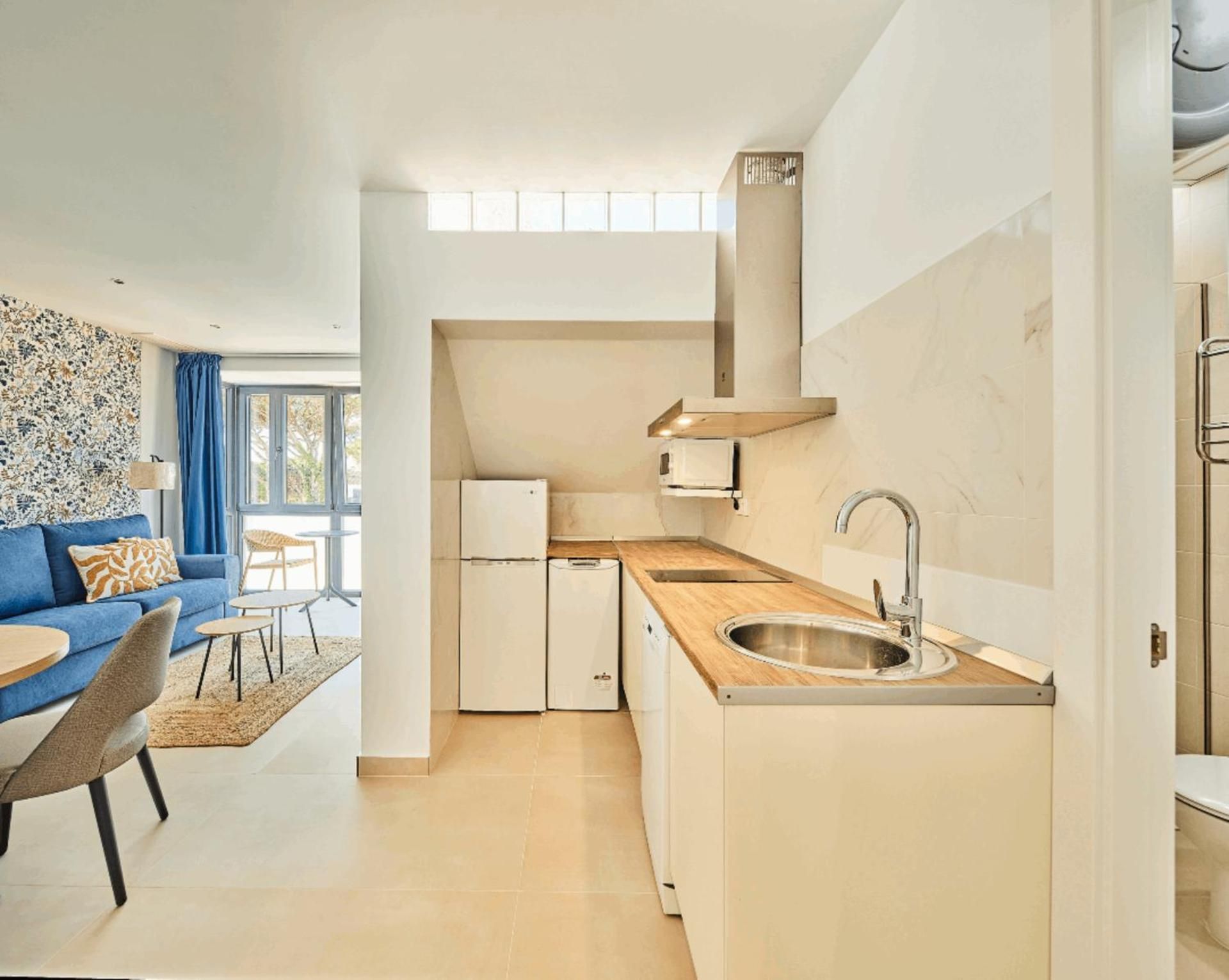 Superior One-Bedroom Apartment with Balcony