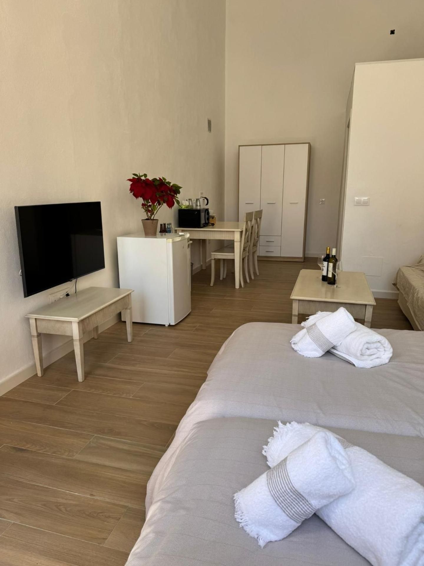 Studio Apartment with One Double Bed
