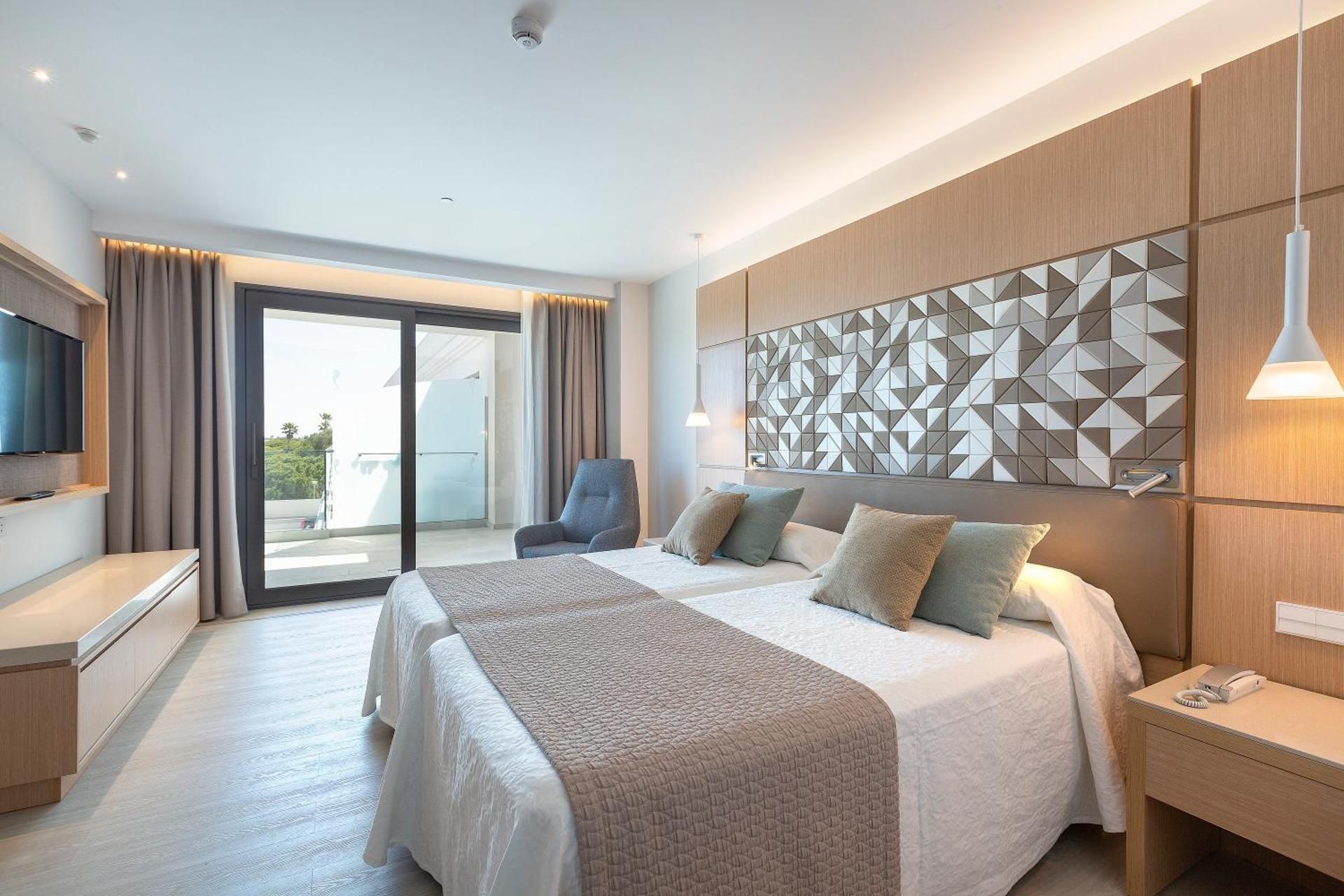 Double or Twin Room for Single Use