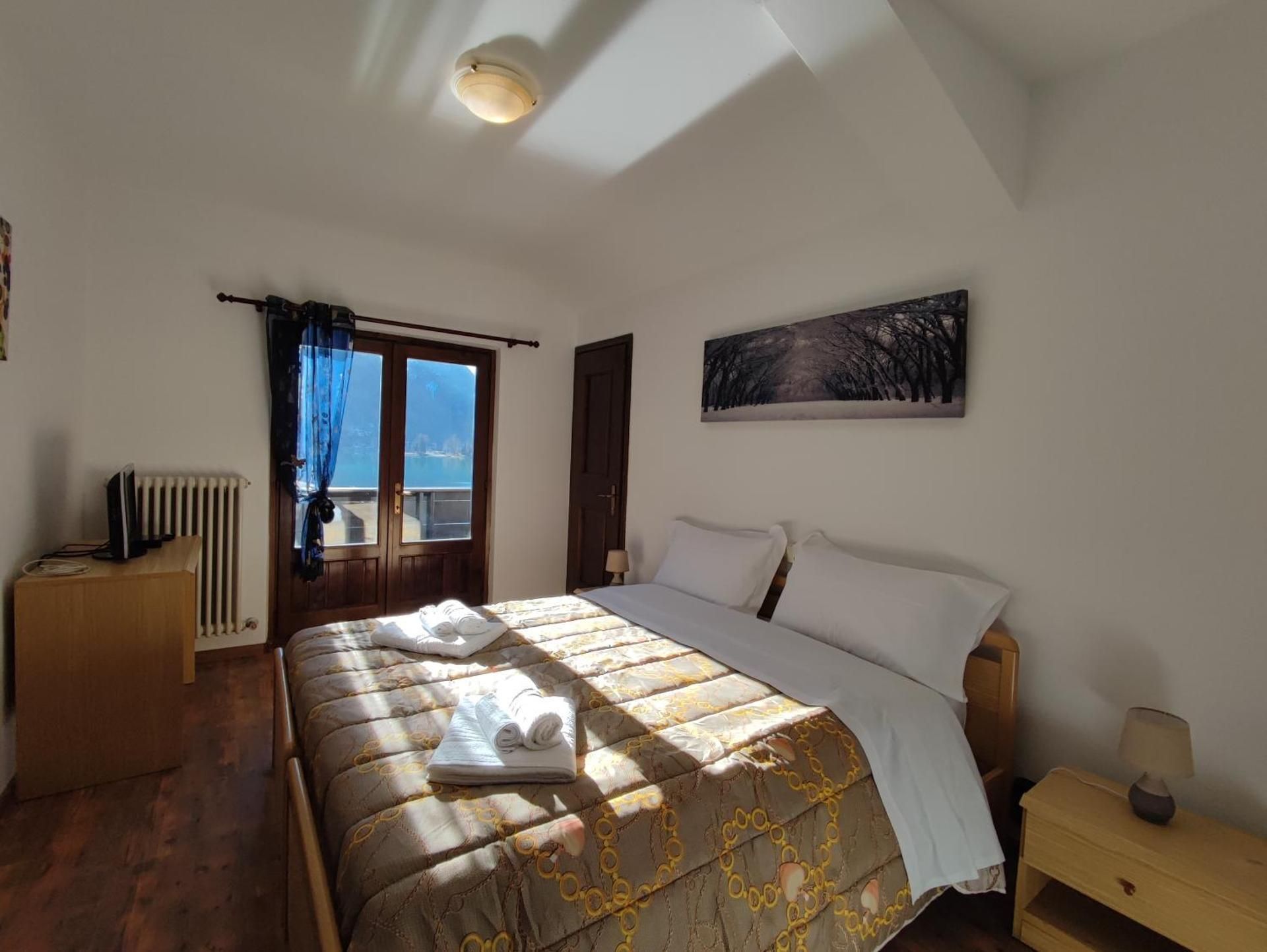 Double Room with Lake View