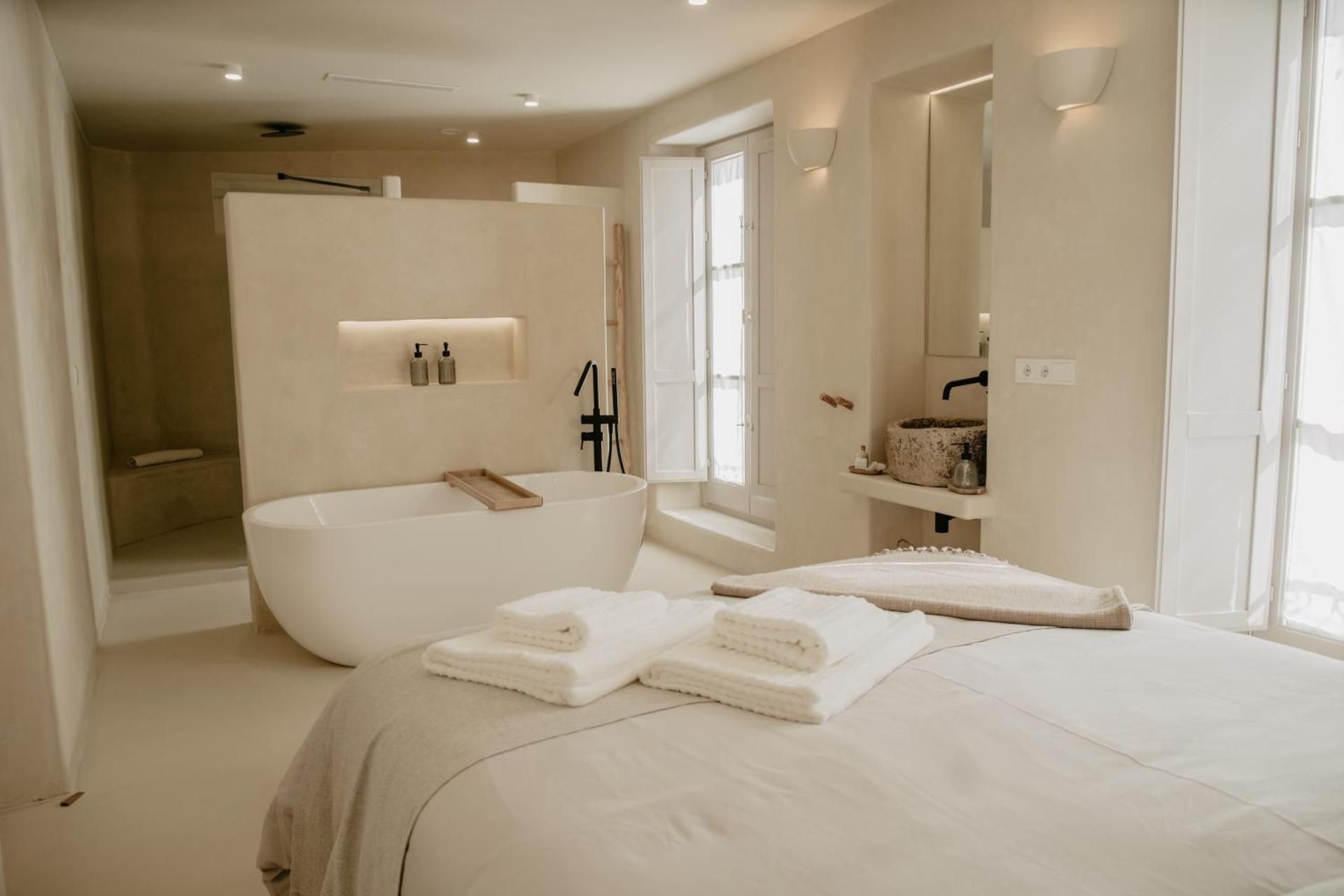 Deluxe Room with Private Balcony