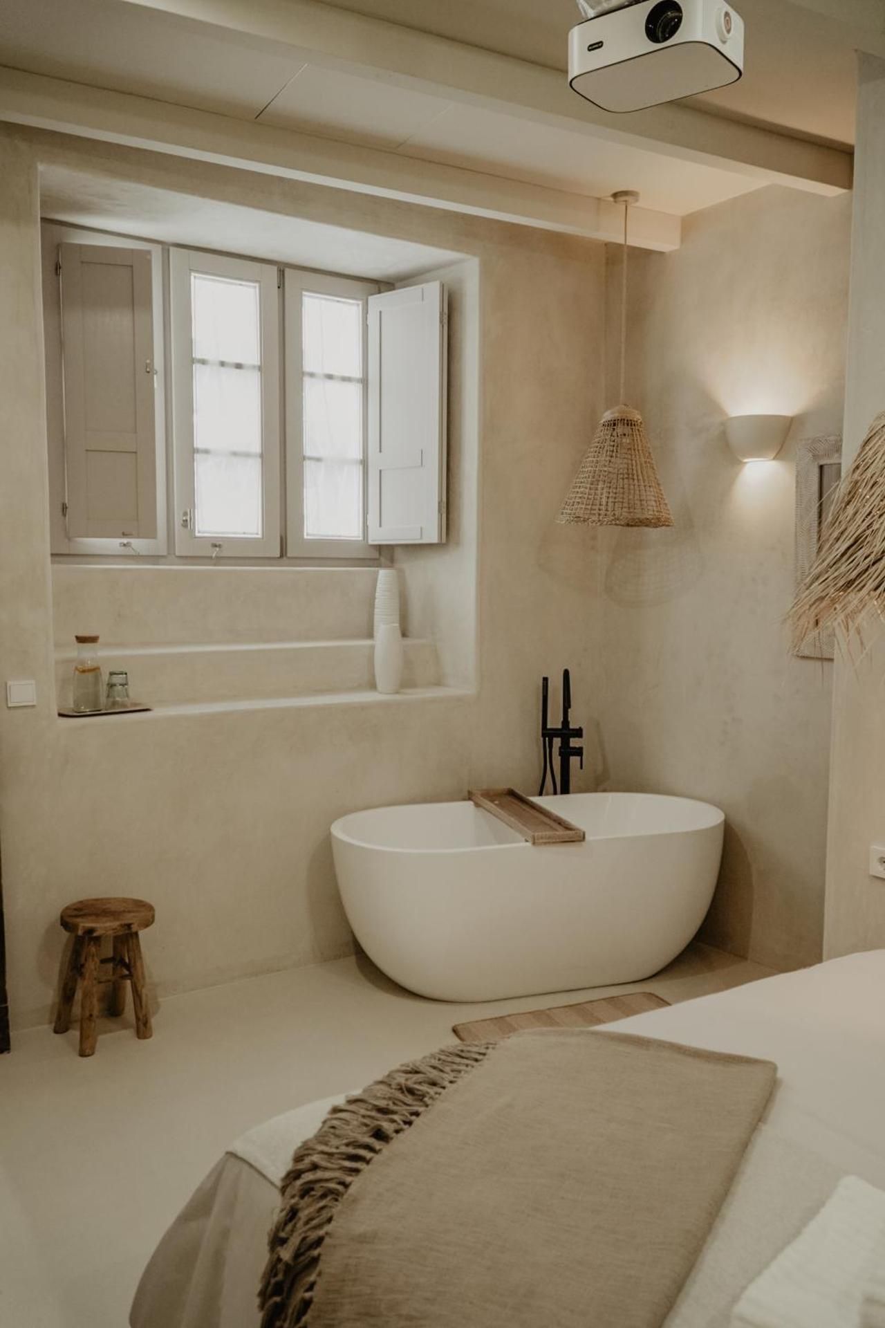 Deluxe King Room with Bath