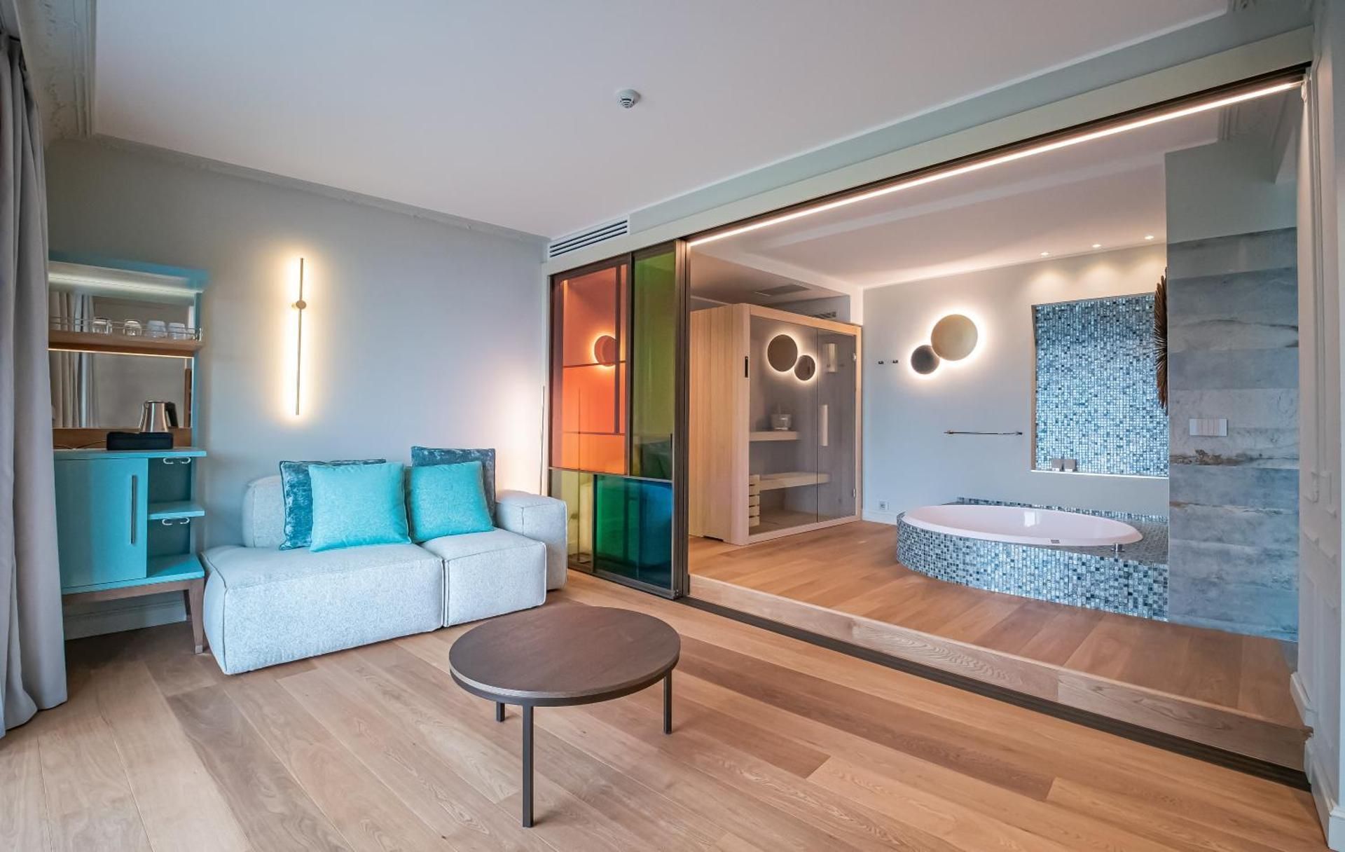 Suite with Spa Bath