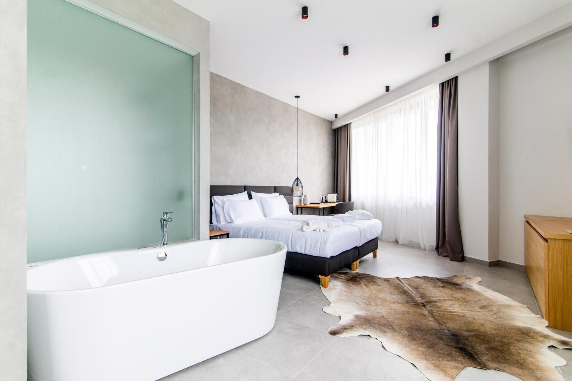 Deluxe Suite with Spa Bath