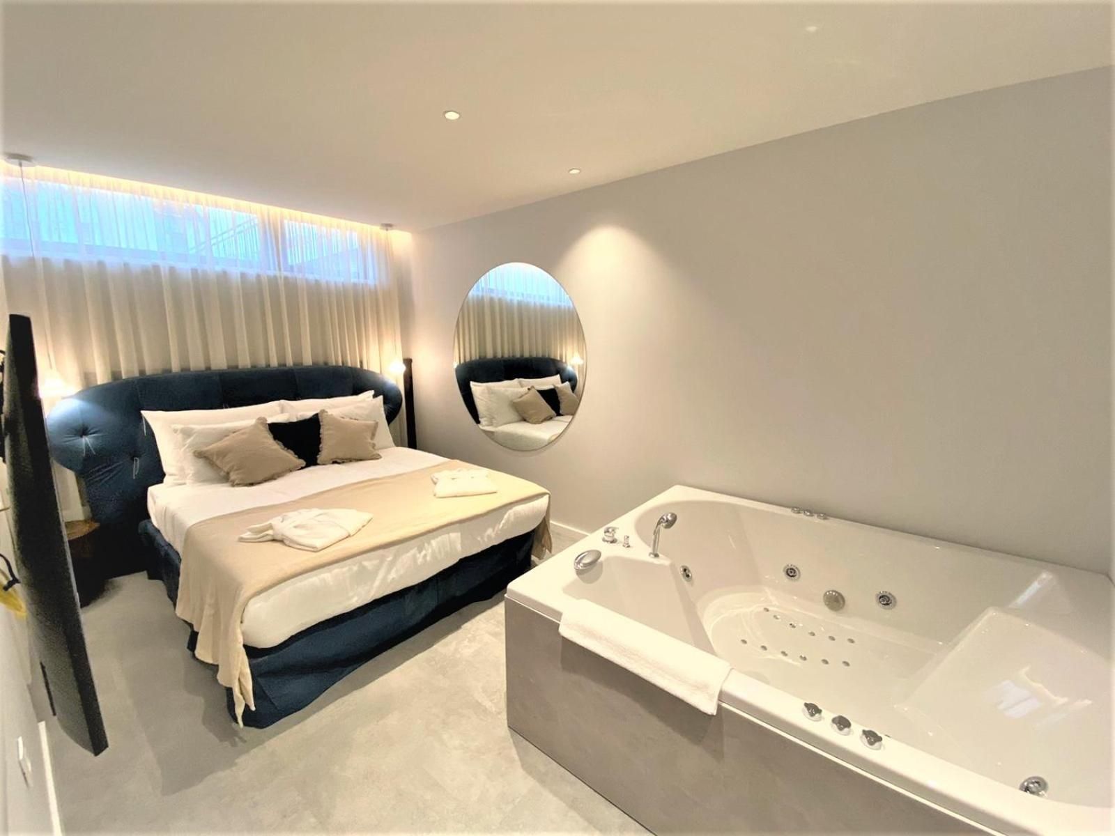 Suite with Spa Bath