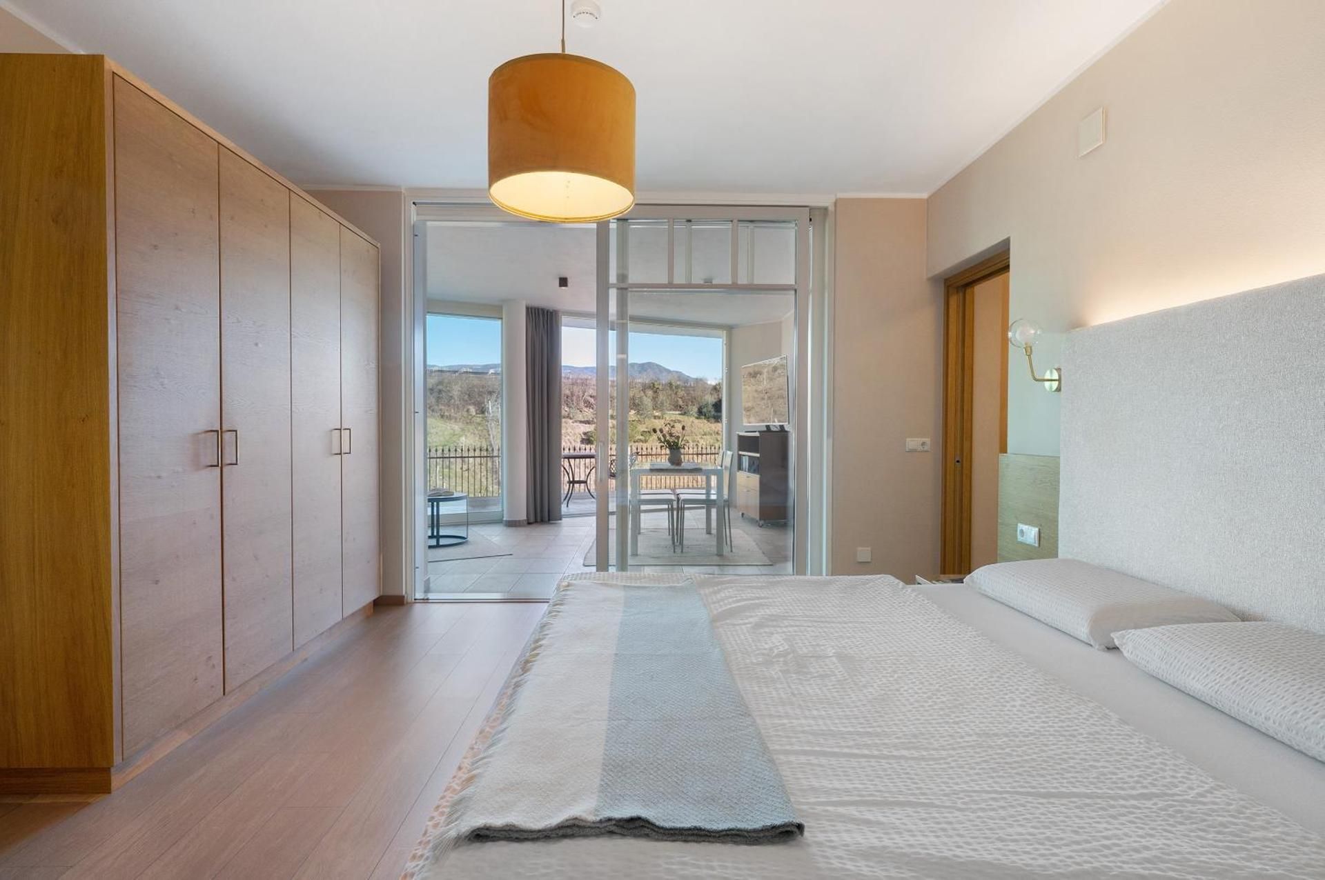 Superior One-Bedroom Apartment
