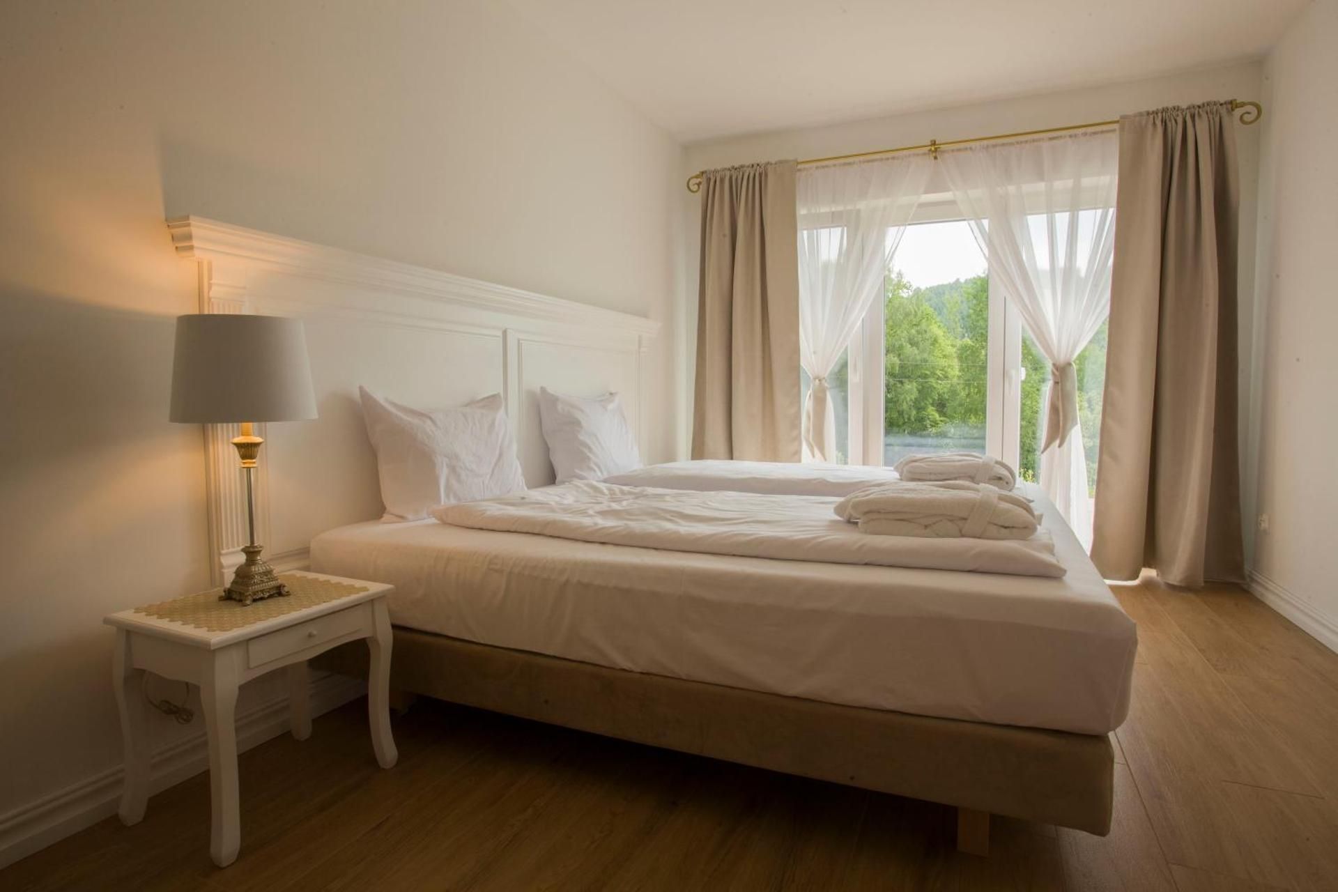 Suite with Terrace in Small Manor House