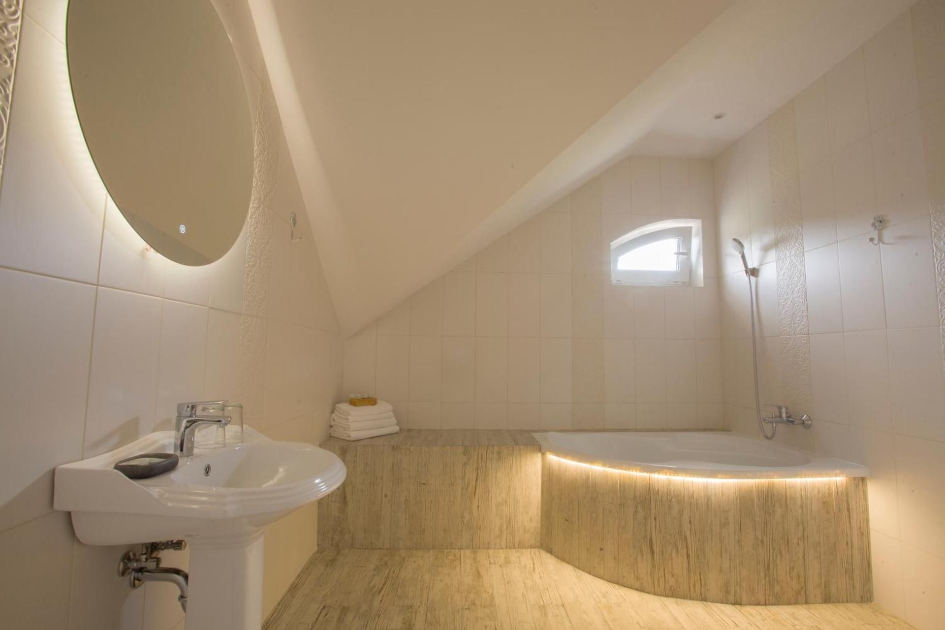 King Suite with Balcony in Small Manor House