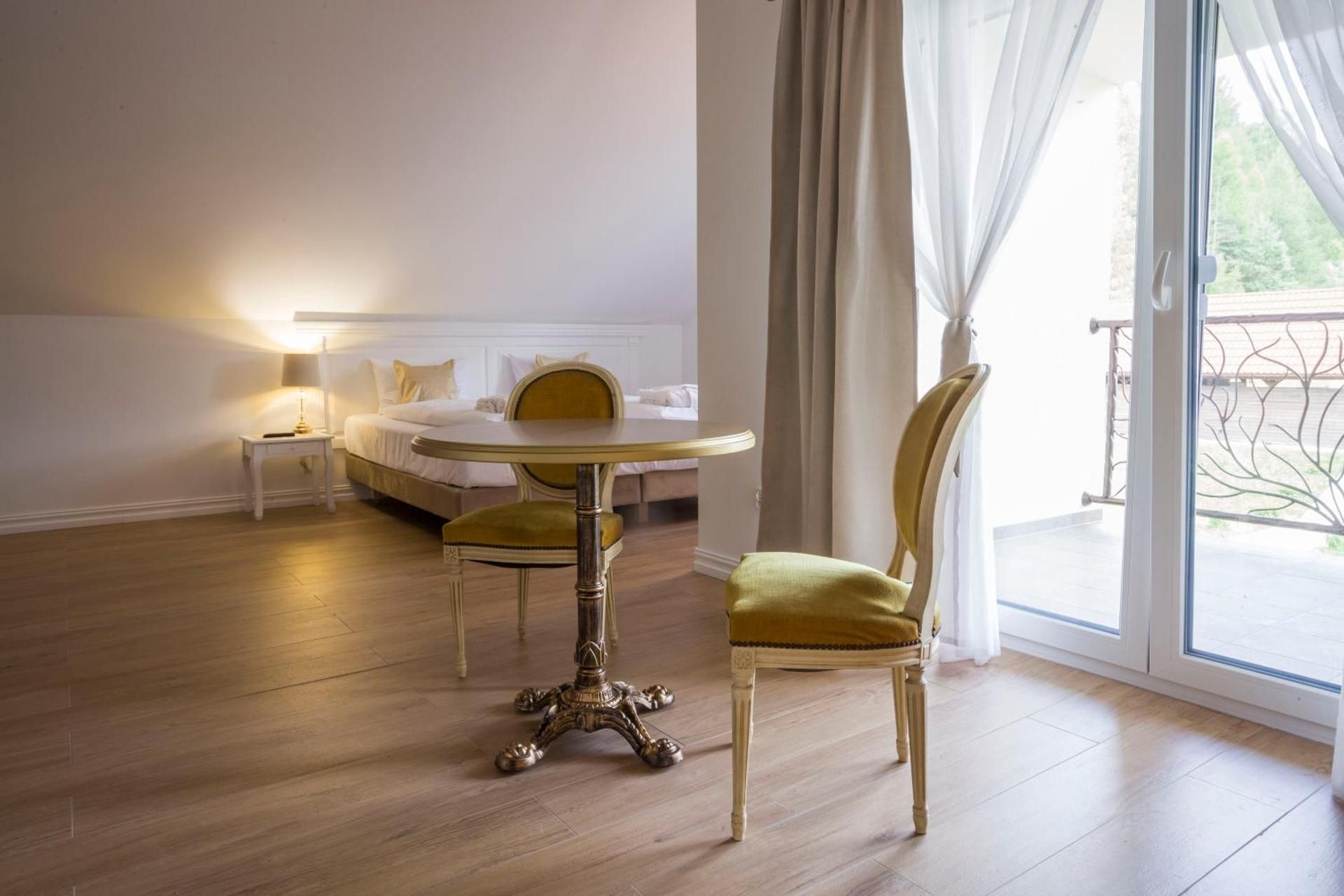 King Suite with Balcony in Small Manor House