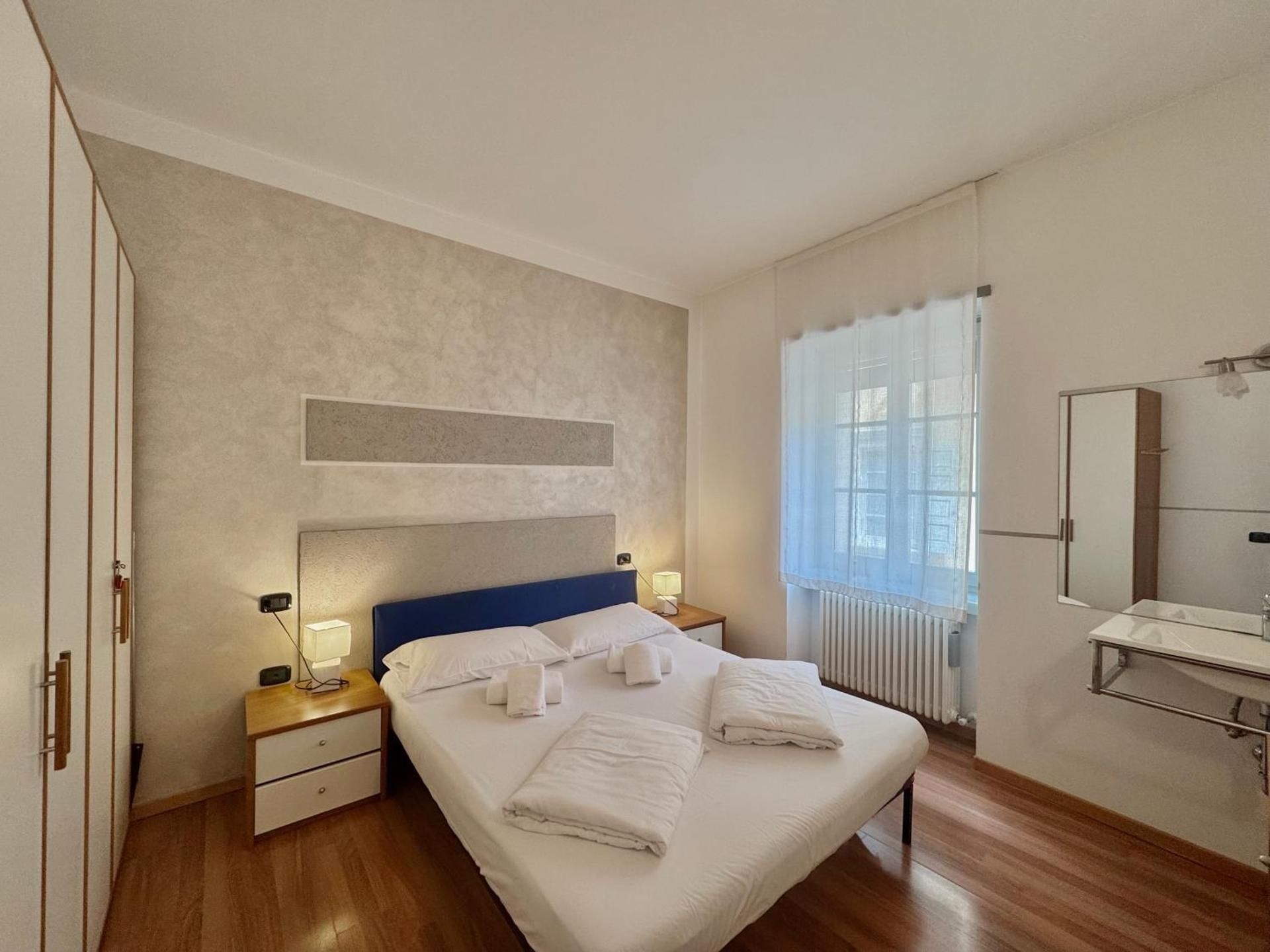 One-Bedroom Apartment with Balcony