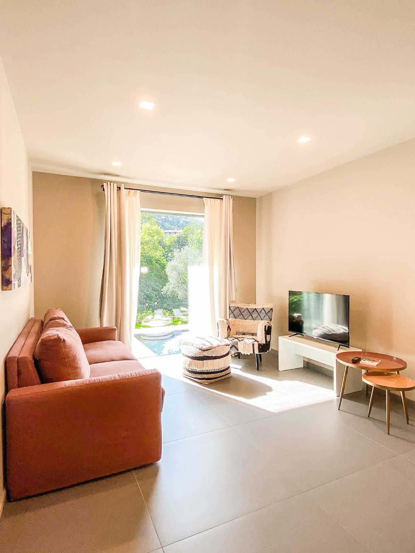 Apartment with Garden View