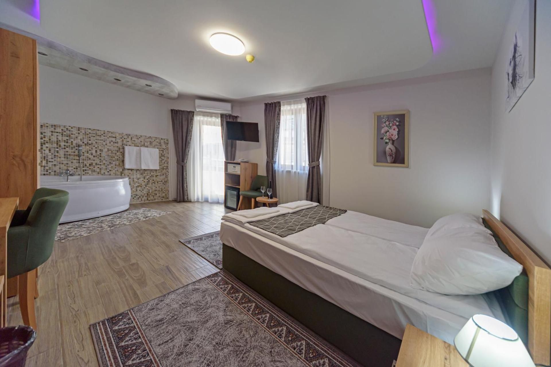 Deluxe Double Room with Bath