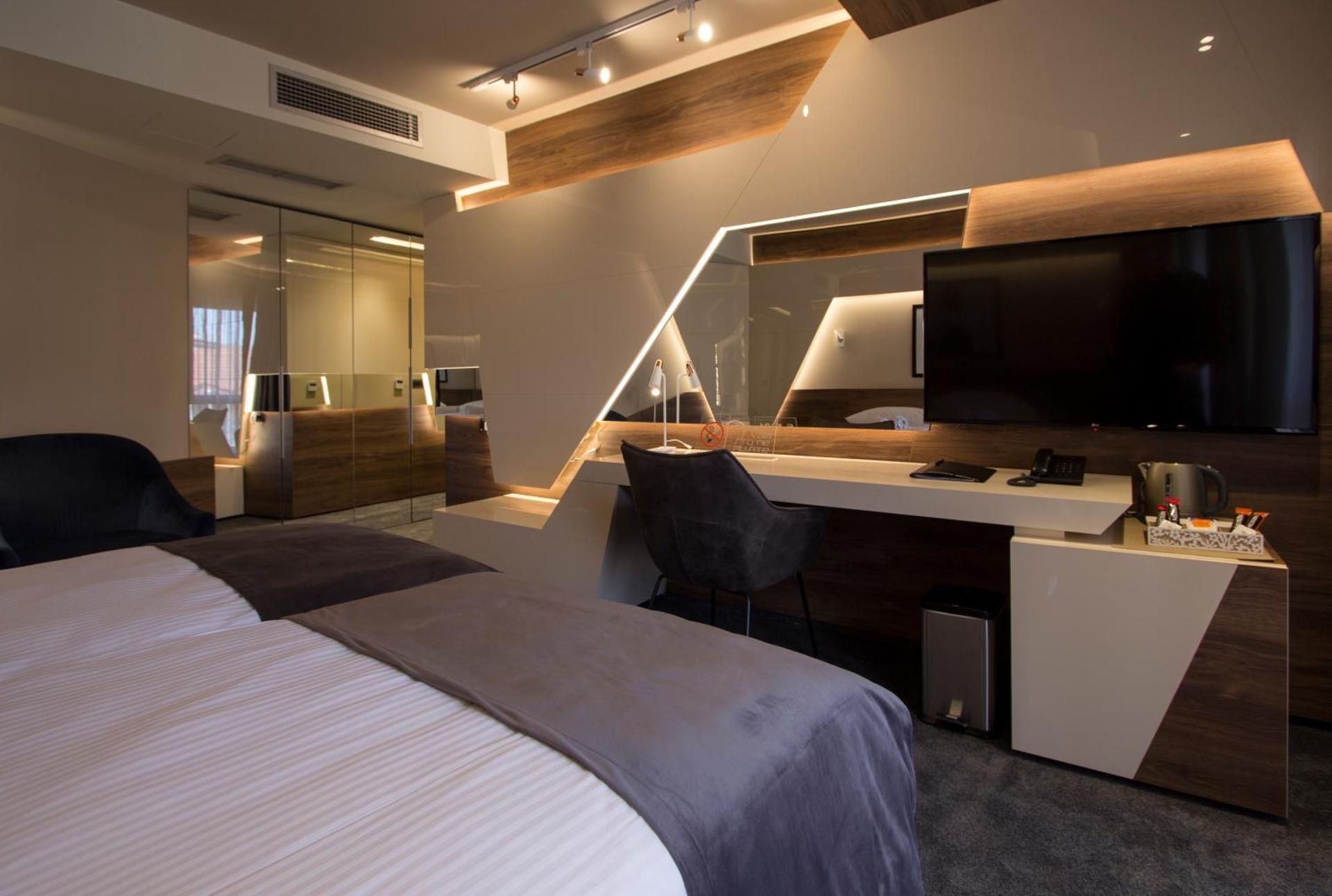 Deluxe Double or Twin Room