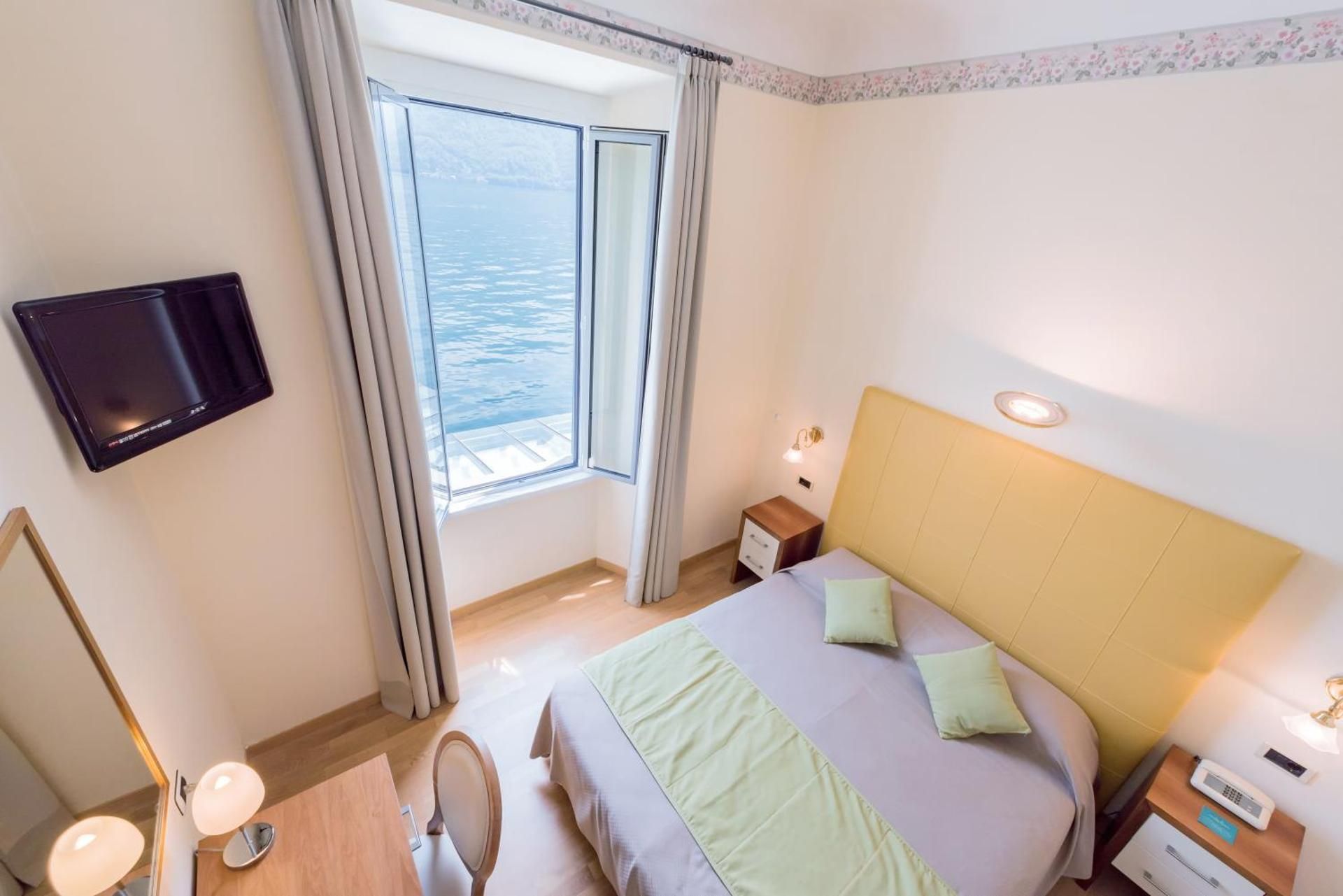 Double Room with Lake View