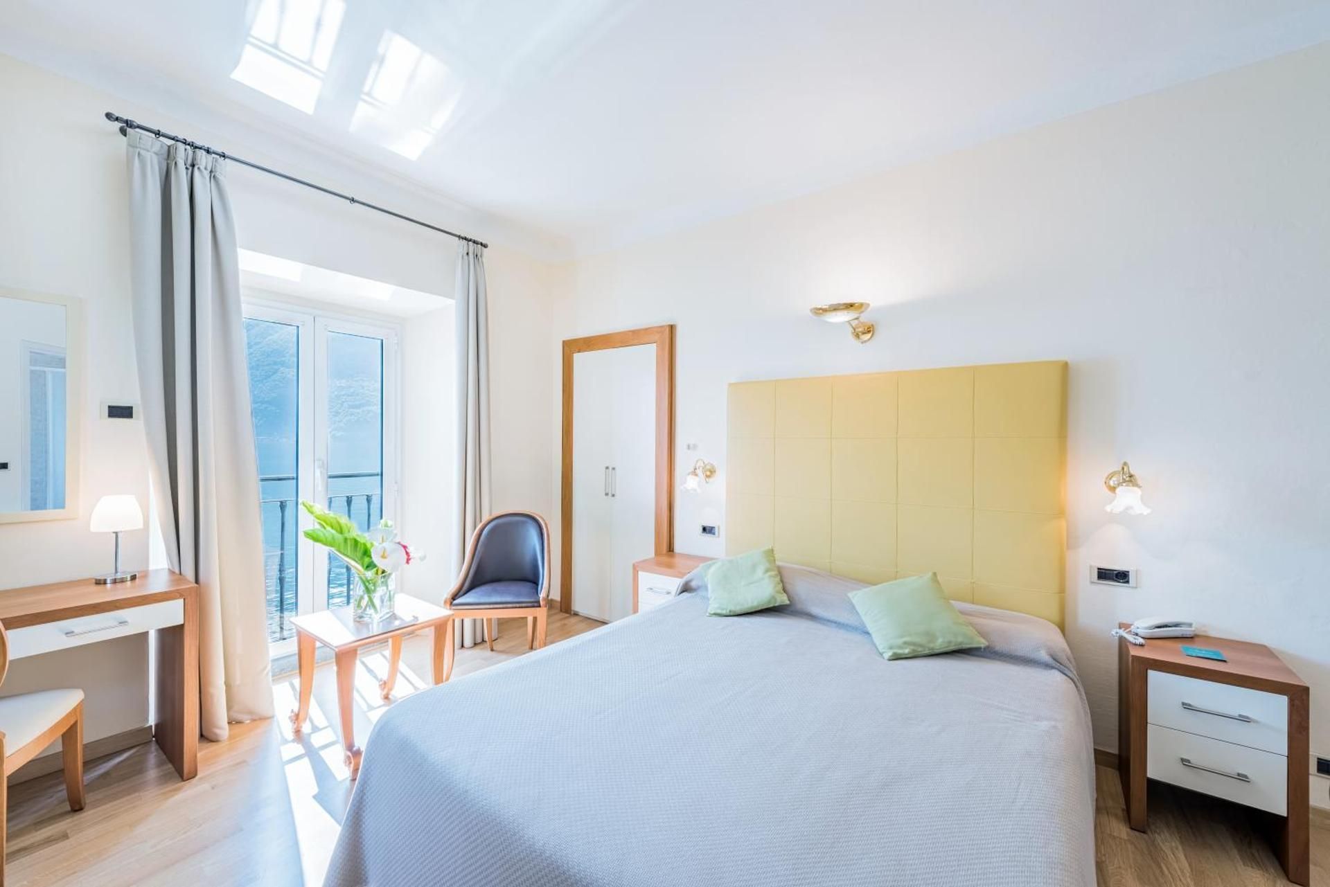 Superior Double Room with Lake View