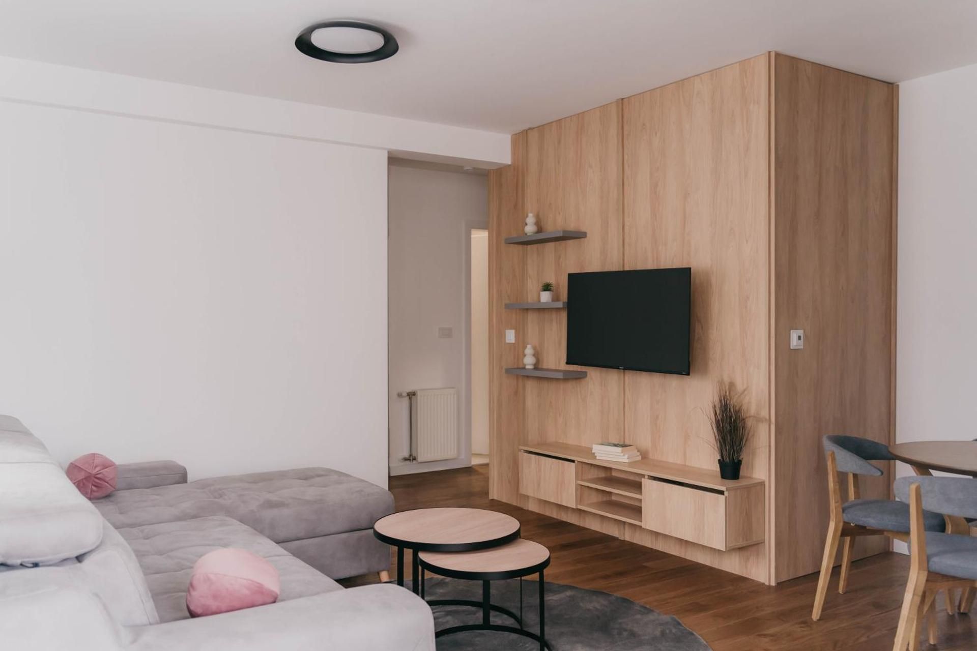Deluxe One-Bedroom Apartment