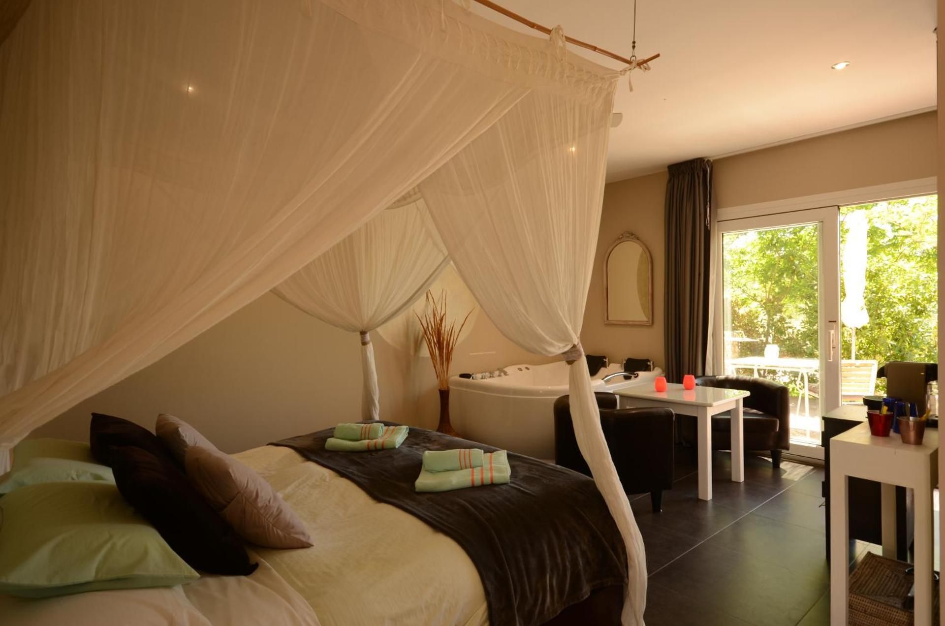 Double Suite with Hot Tub and Chimney
