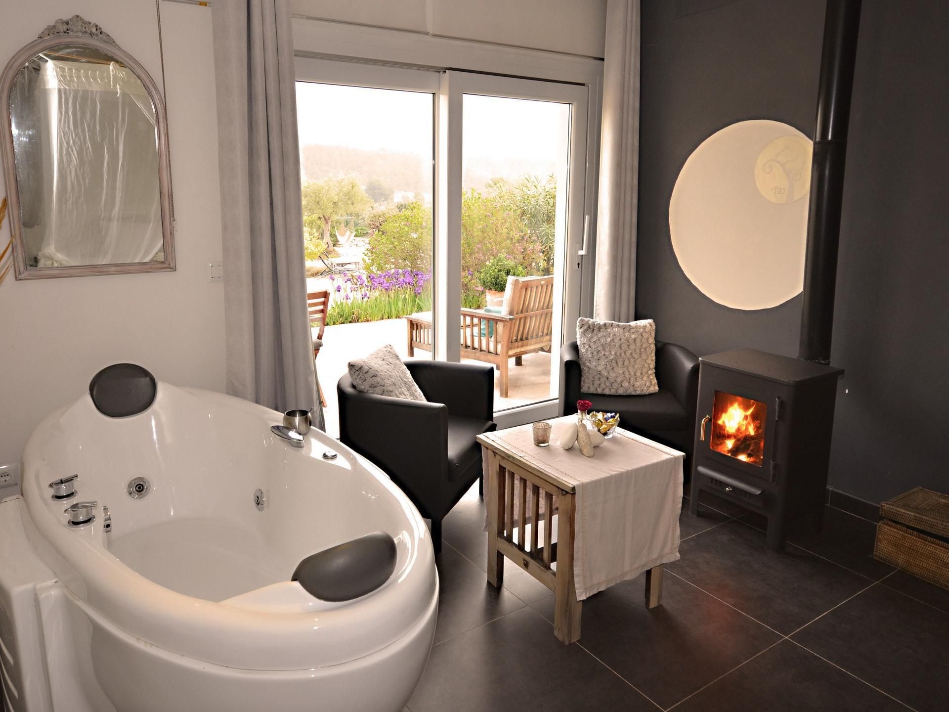 Suite-Superior-Whirlpool bath-Mountain View-Estufa