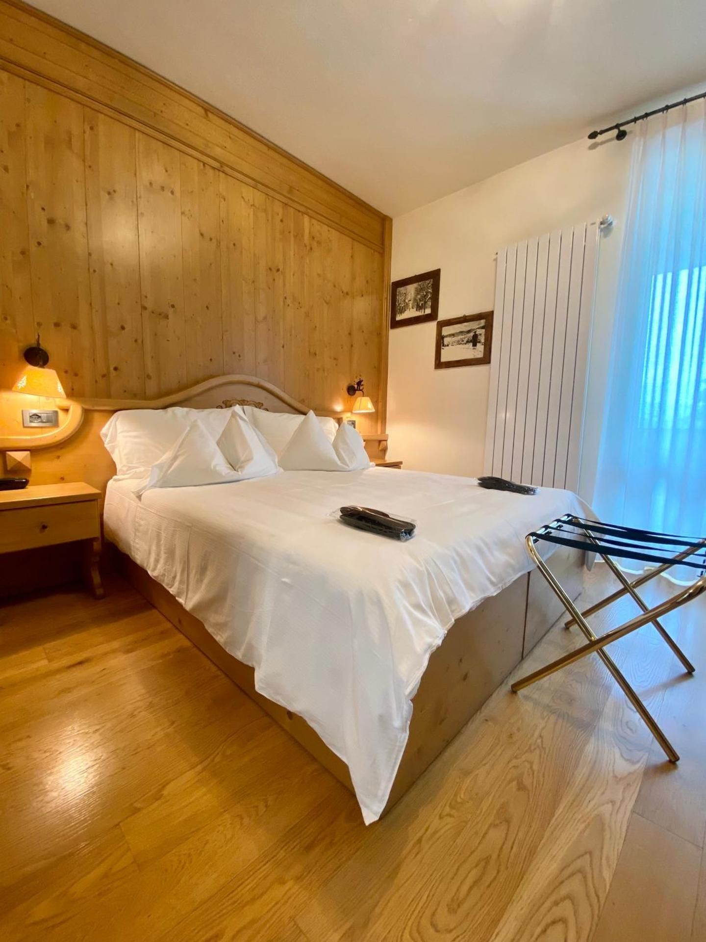 Deluxe Double or Twin Room with Mountain View