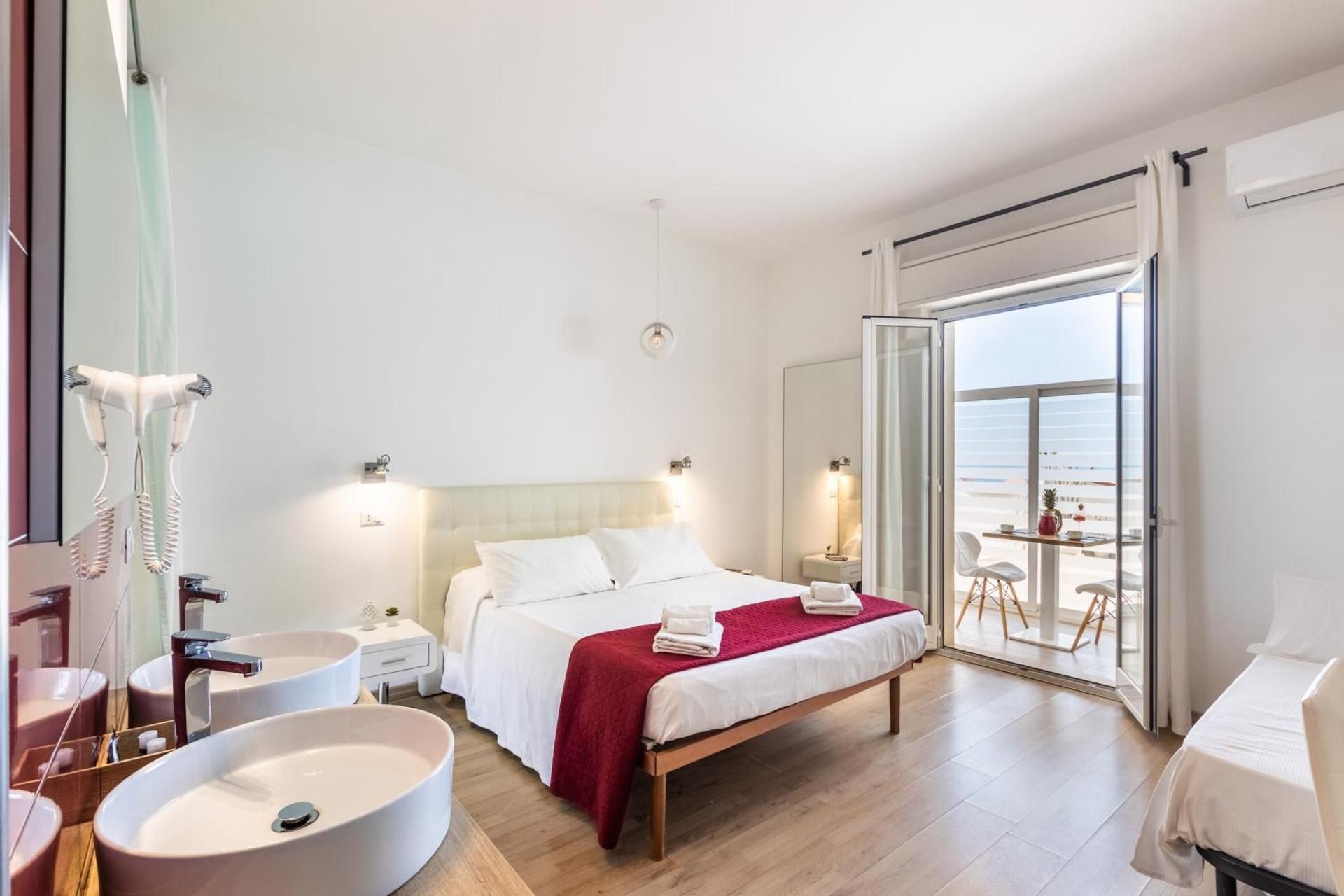 Deluxe Triple Room with Sea View