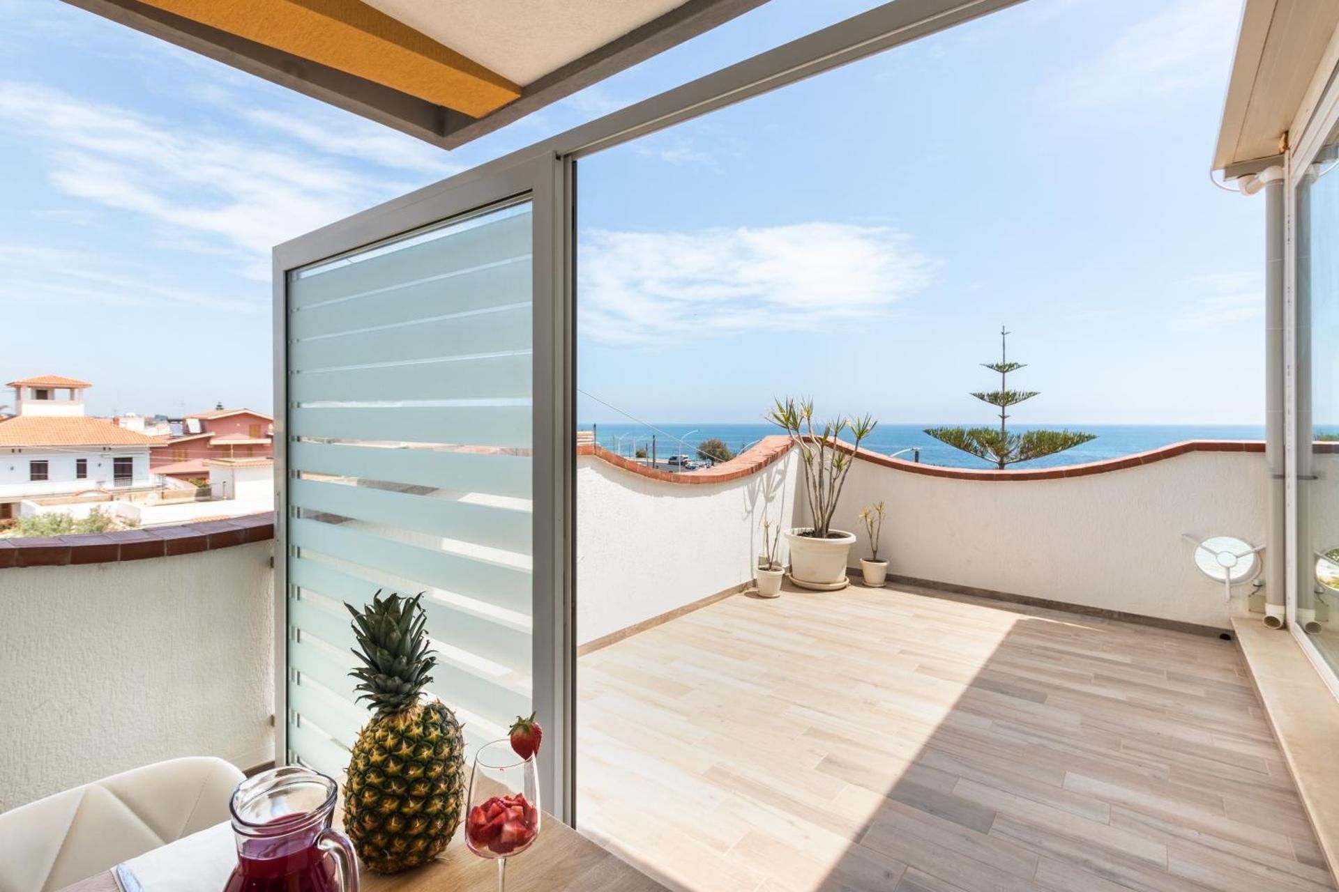 Deluxe Triple Room with Sea View