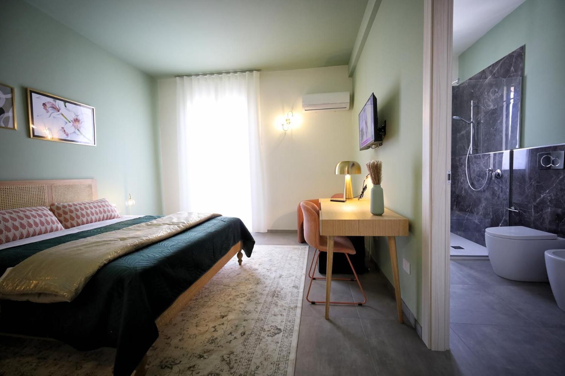 Deluxe Room (1 adult + 1 child)
