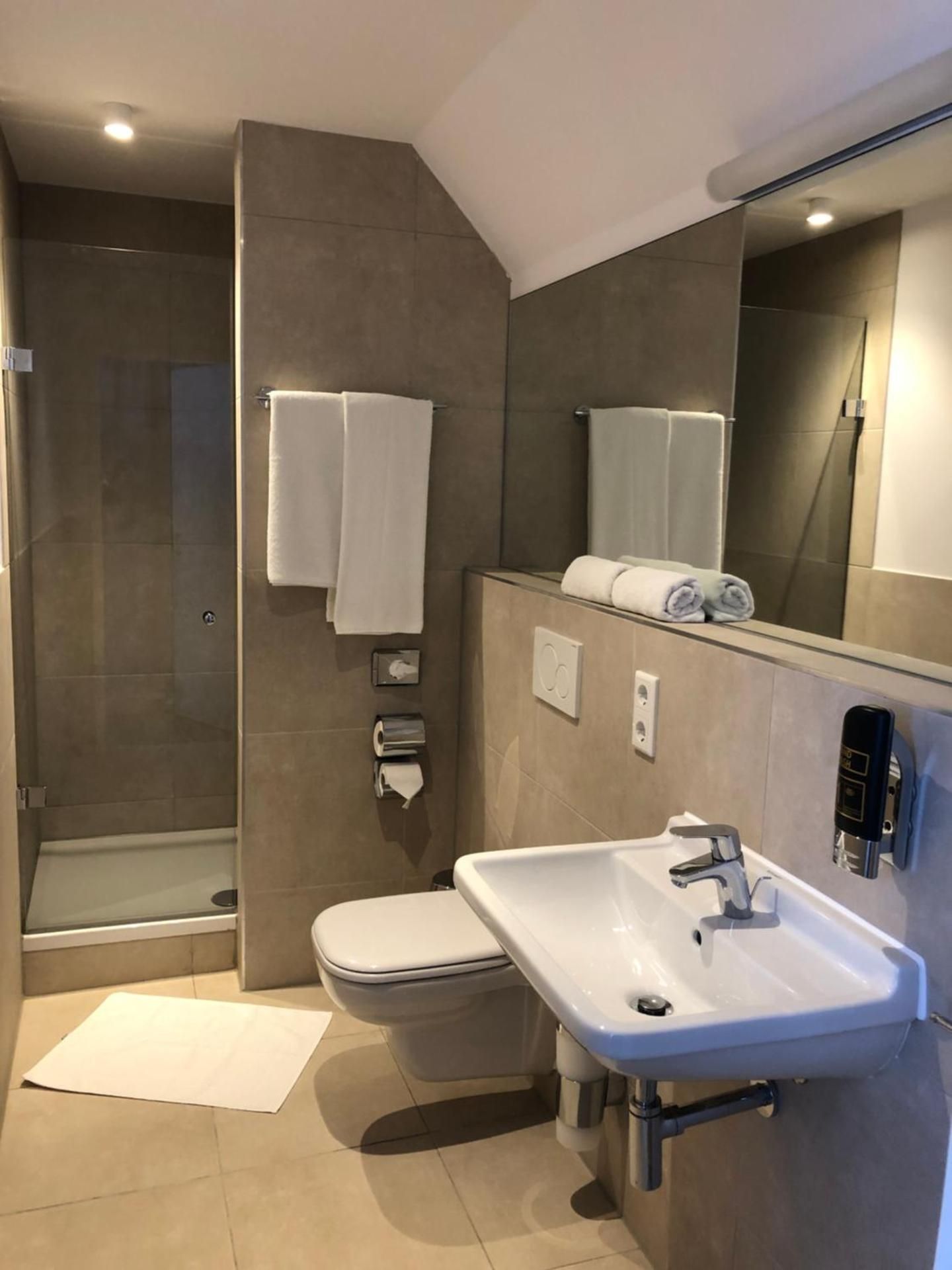 Deluxe Double or Twin Room with Lake View
