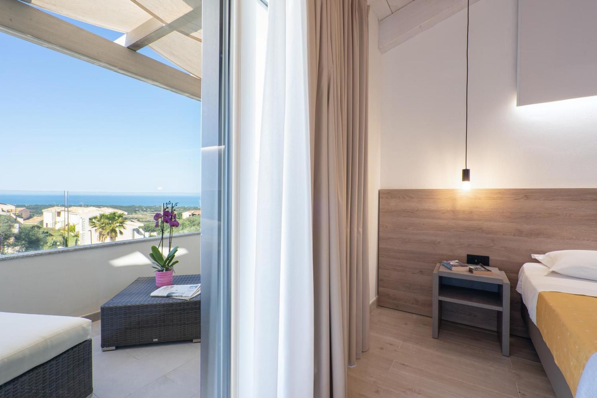 Double or Twin Room with Sea View