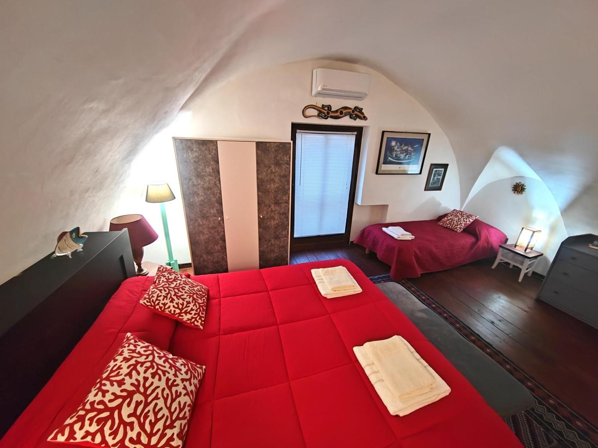 Deluxe Room (2 Adults + 1 Child)