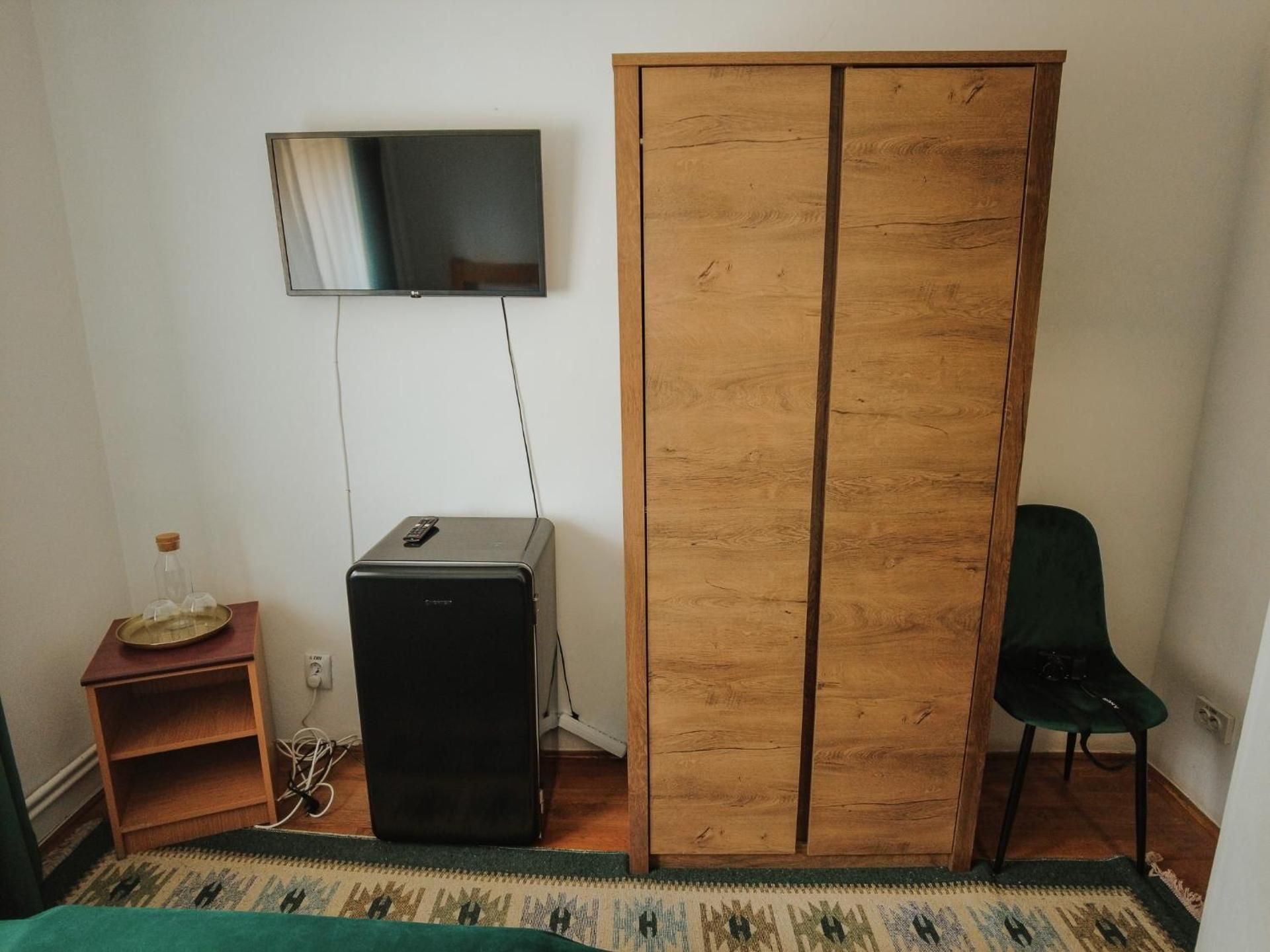 Standard Queen Room