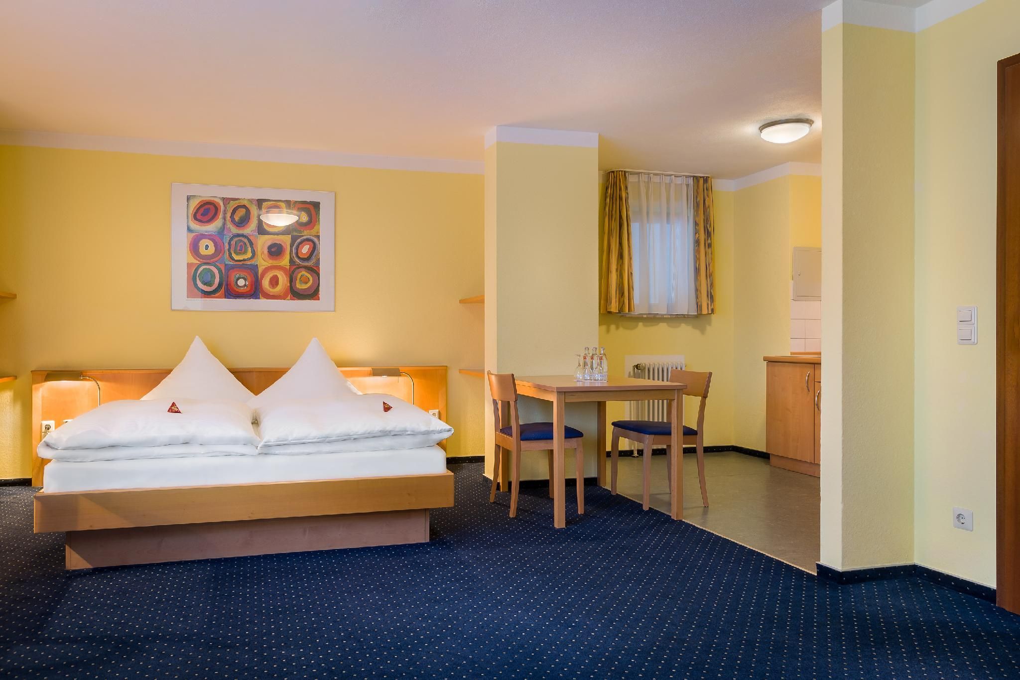 Family 2 Adults 2 Child