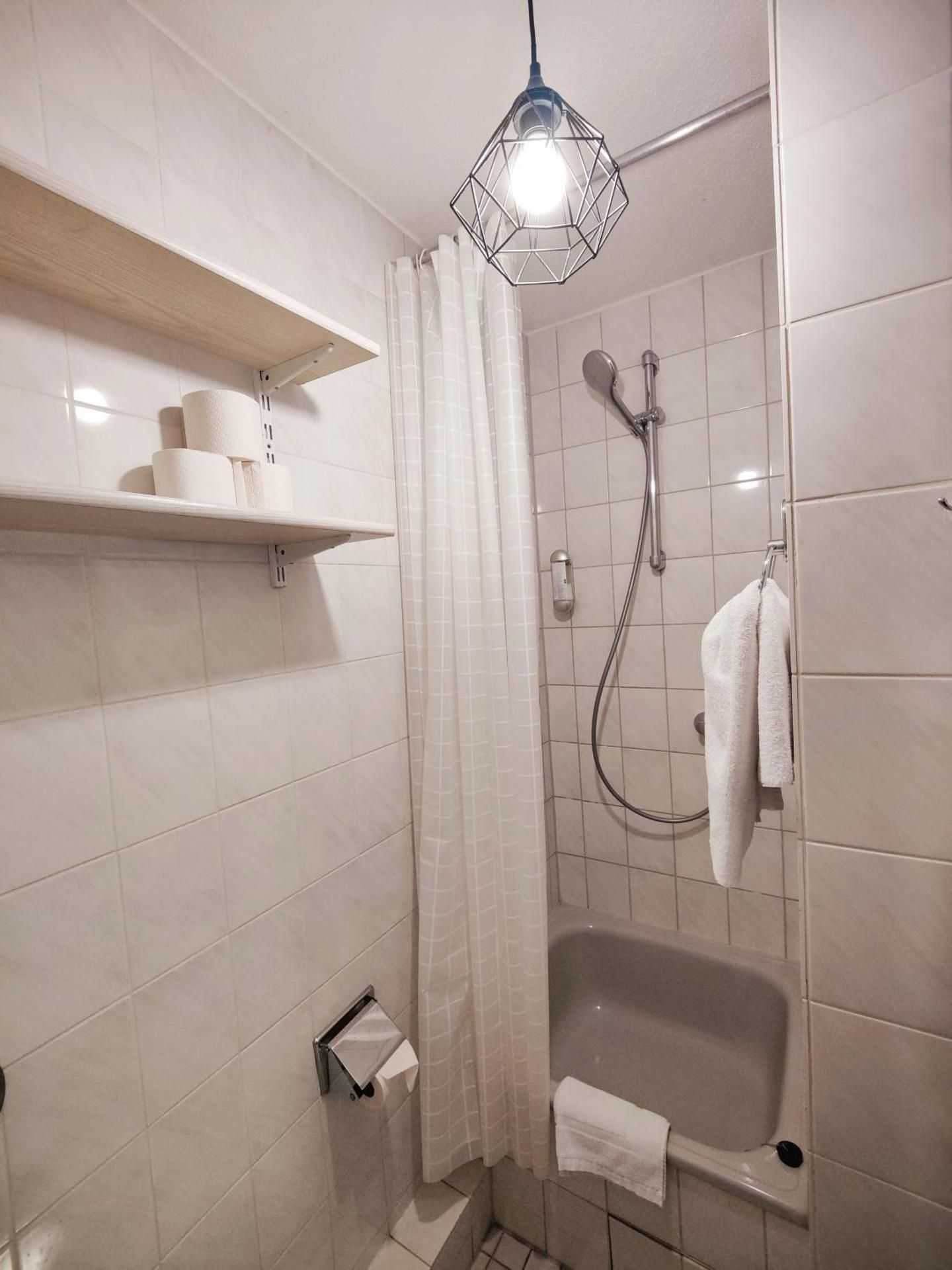 Apartment with Shower