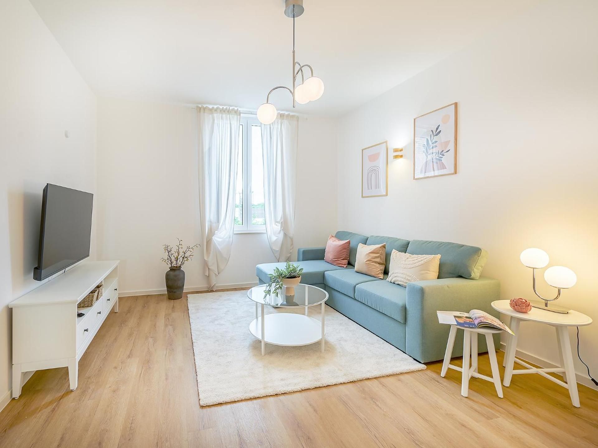 FLAIR Homes - Design Apartments with Smart-TV, Self Check-in & Free Parking One-Bedroom Apartment with Balcony 2