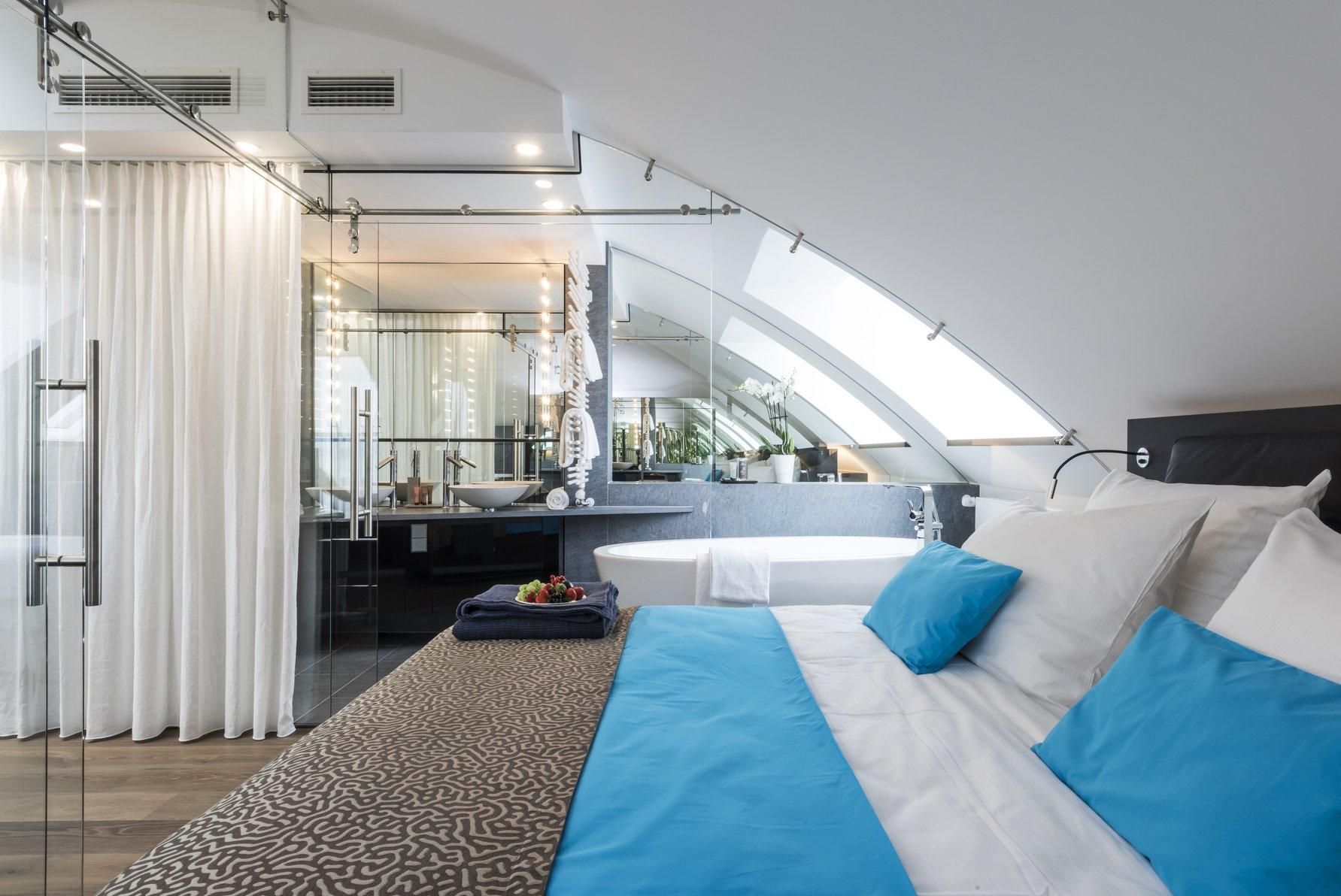Lake View Suite