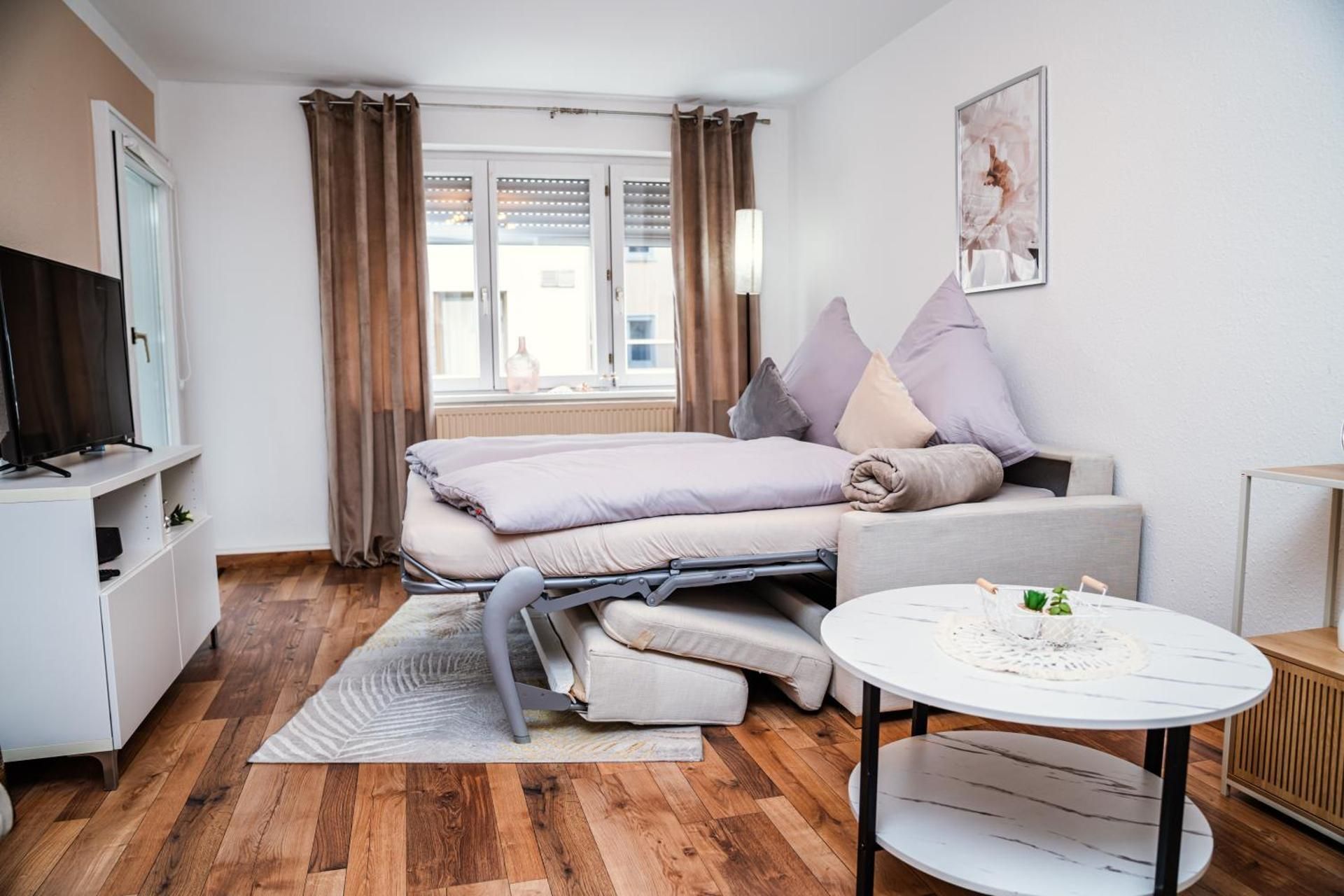 One-Bedroom Apartment with Lake View