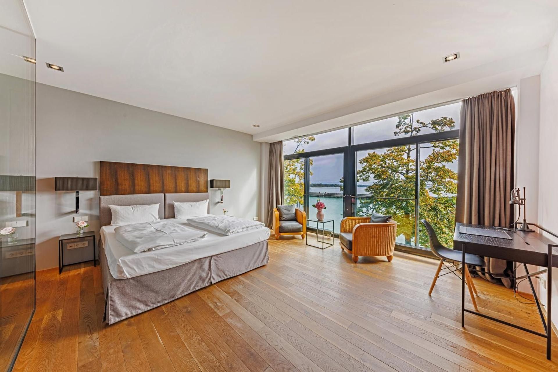 Double Room with Lake View