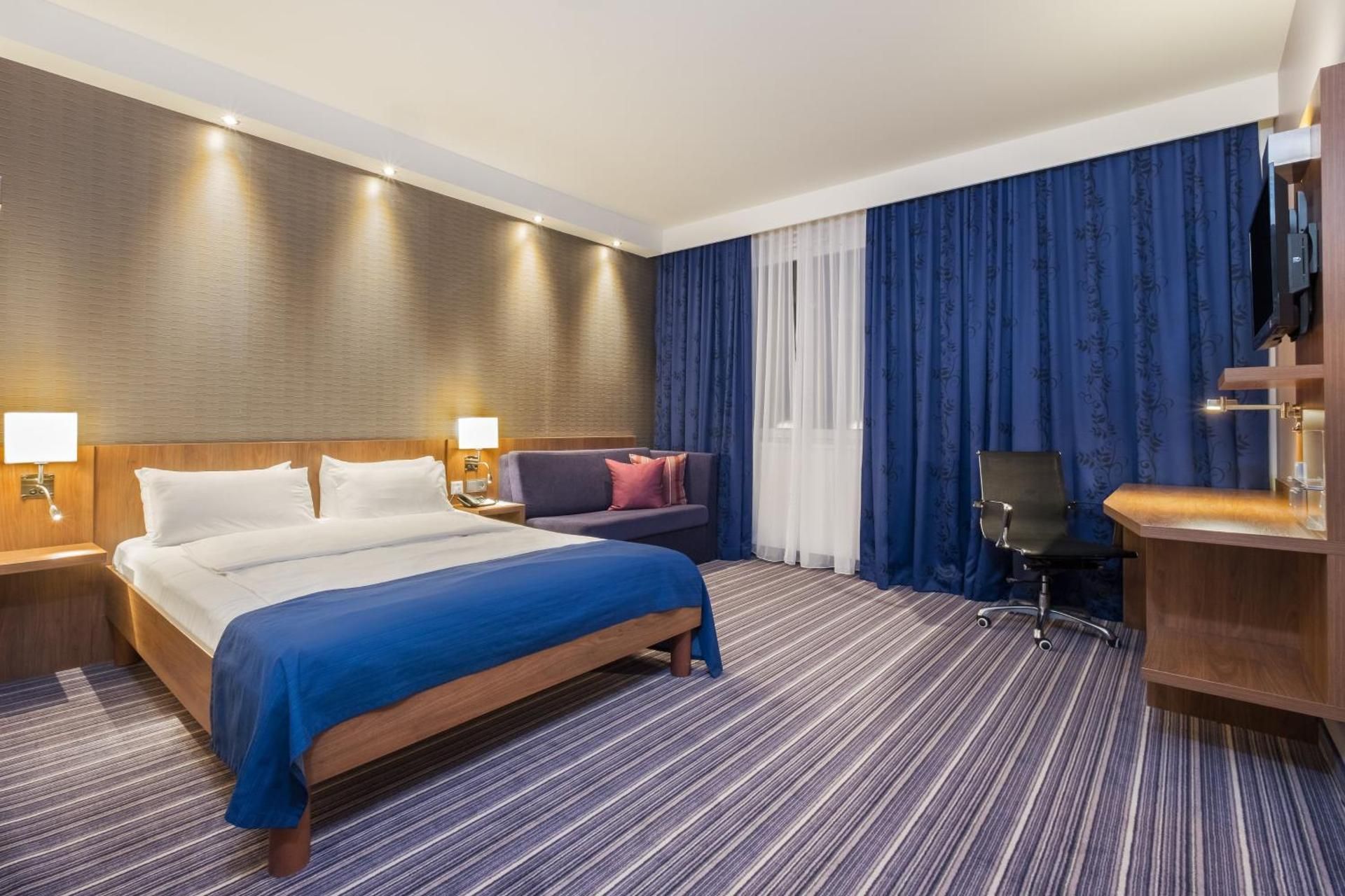 Standard Queen Room with Sofa Bed