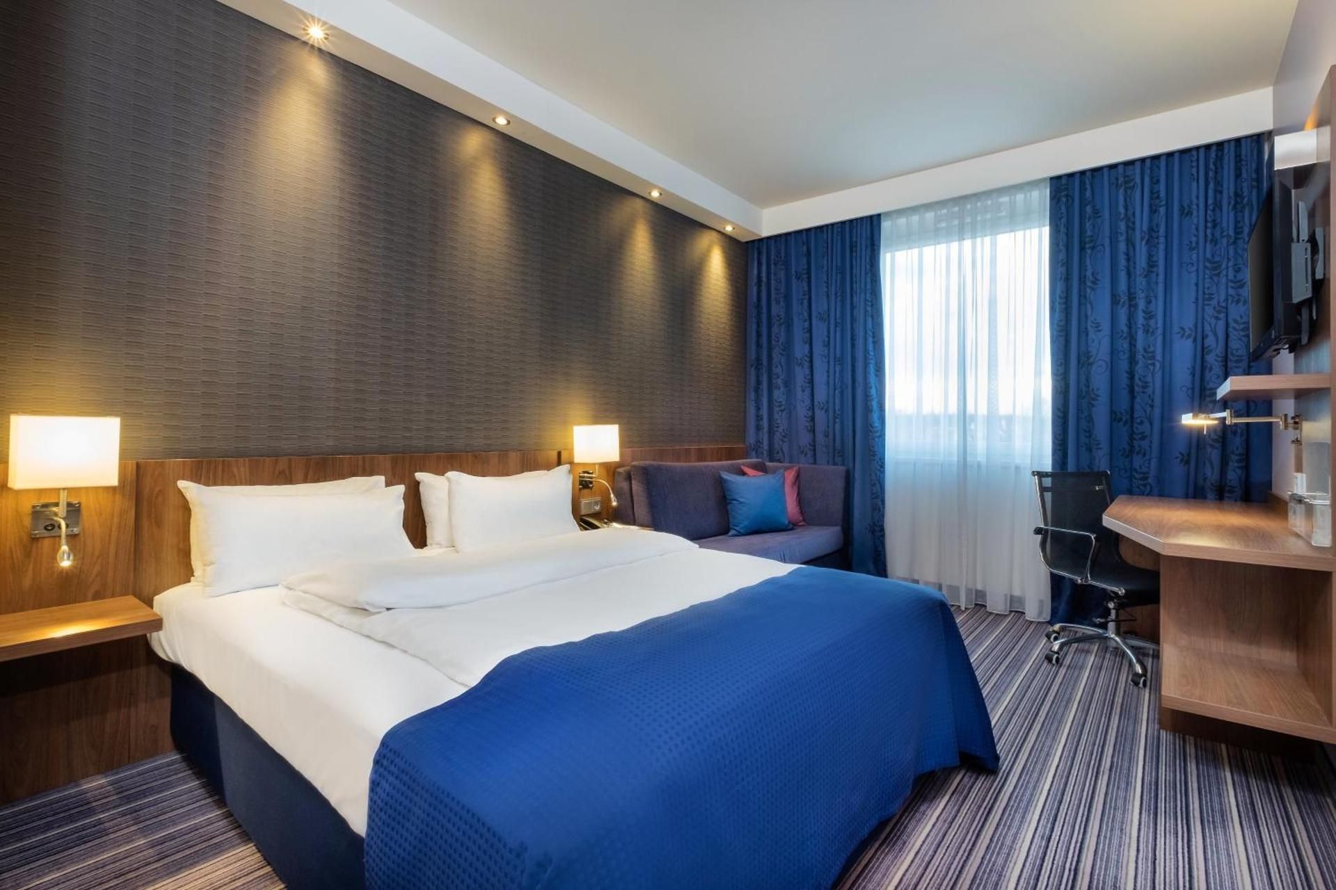 Standard Queen Room with Sofa Bed