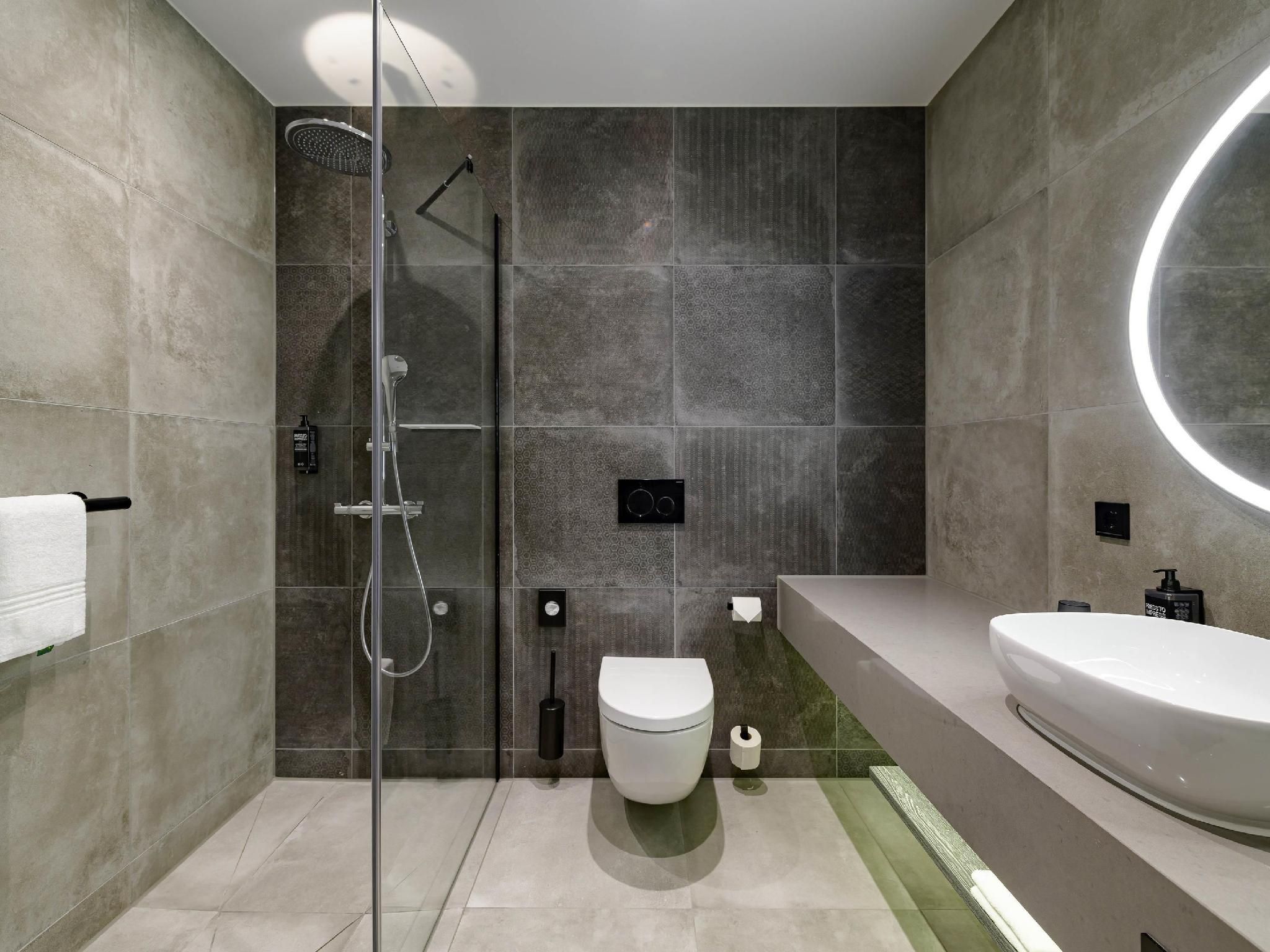 ALL Comfort Double Space Plus - Comfort Room PL US with double bed, sofa bed and kitchenette