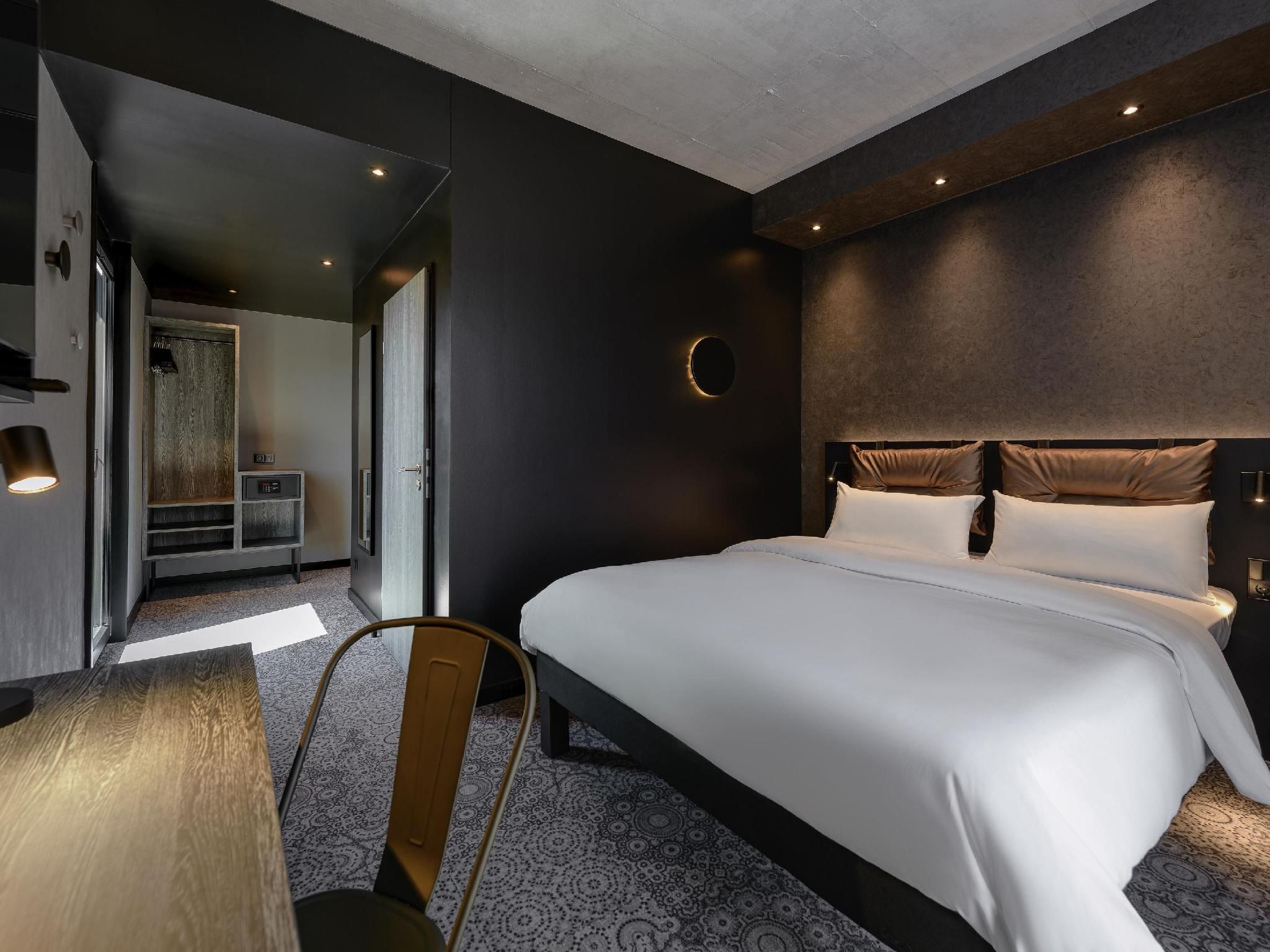 ALL Double Standard Double Room with large doub le bed