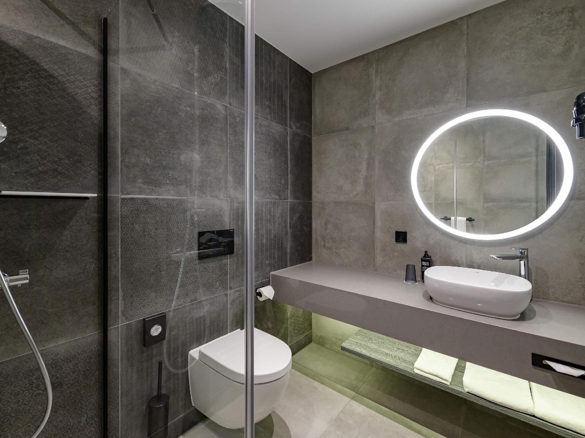 ALL Double Standard Double Room with large doub le bed