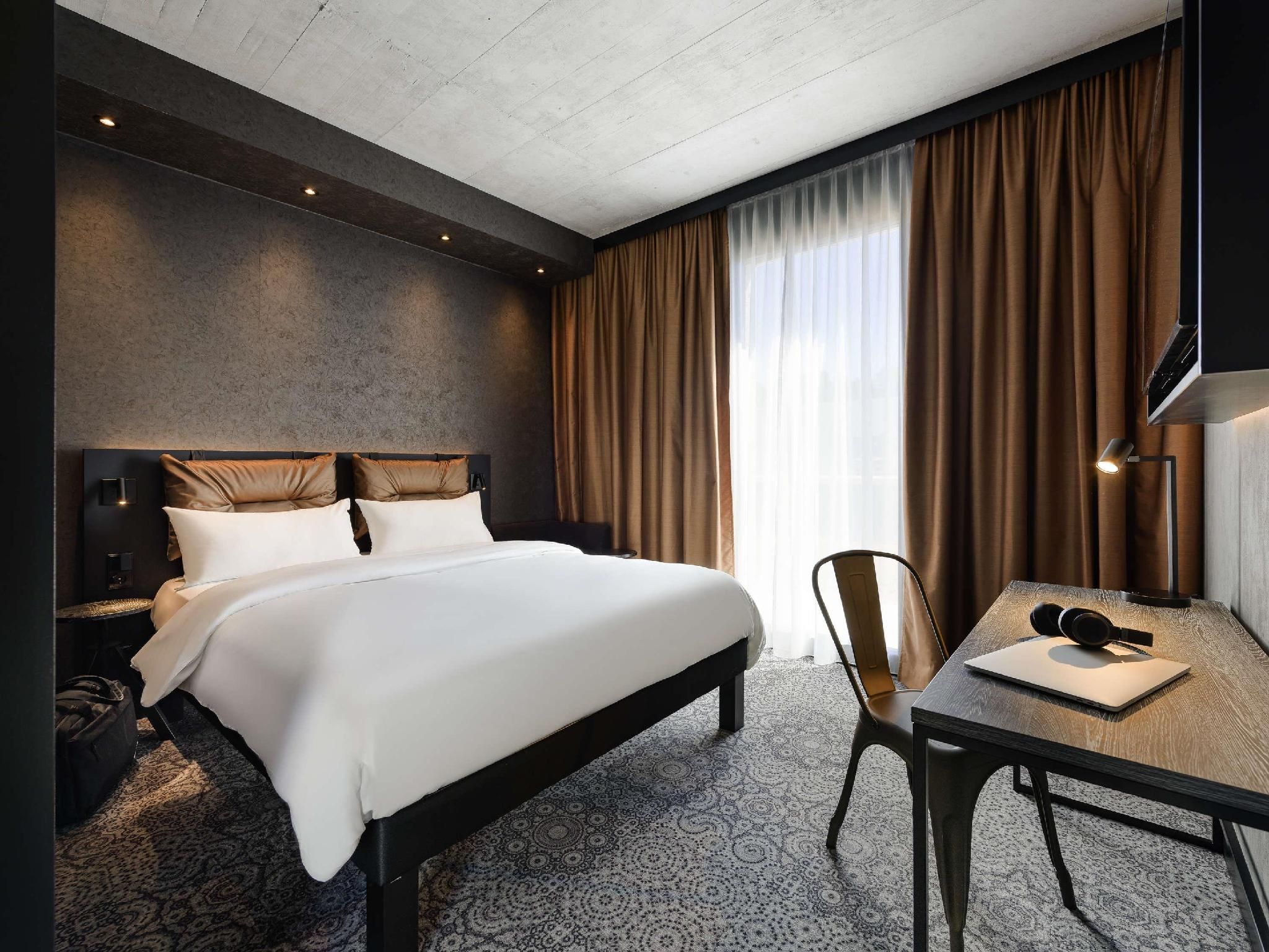 ALL Double Standard Double Room with large doub le bed