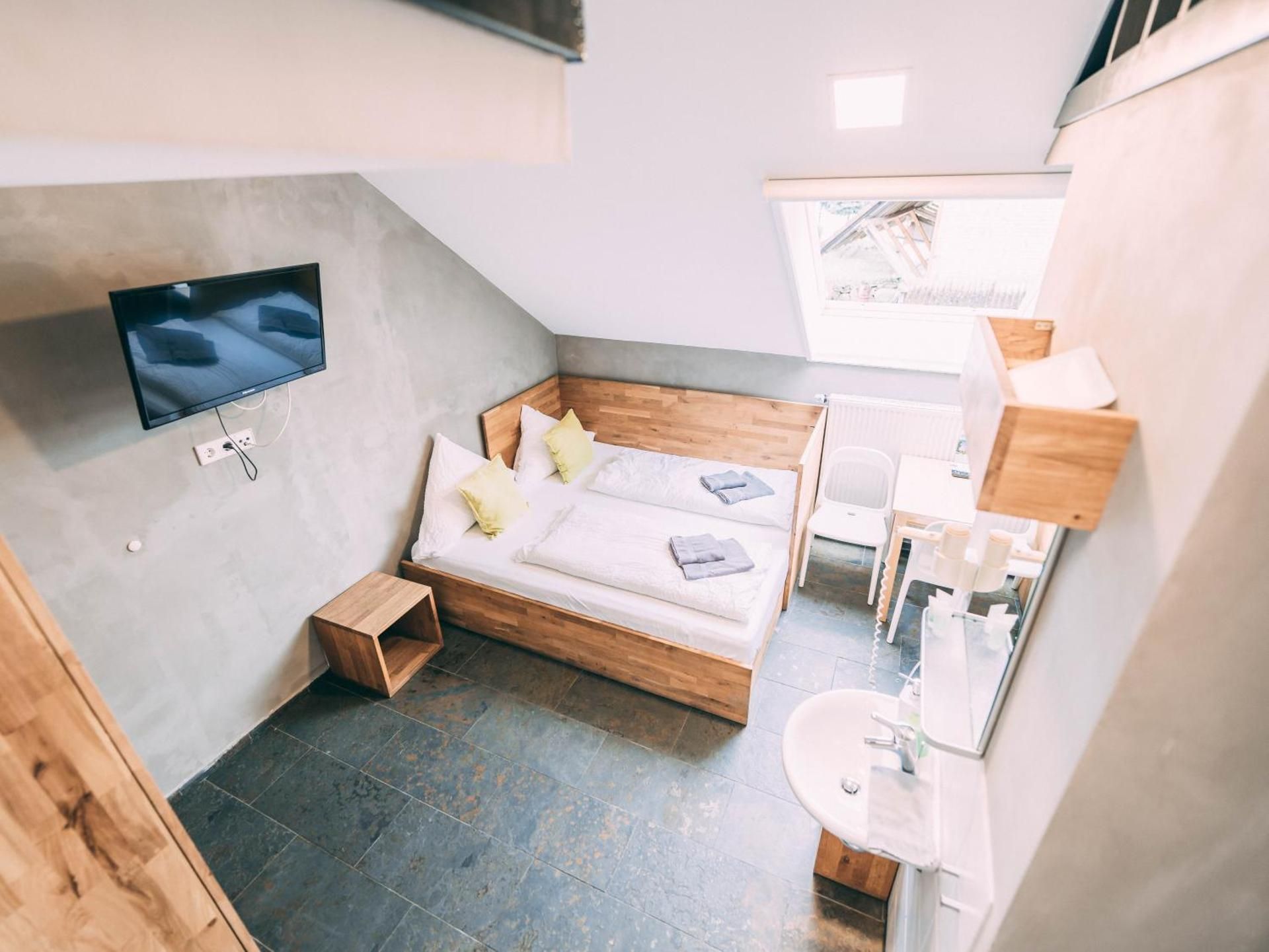 Economy Room