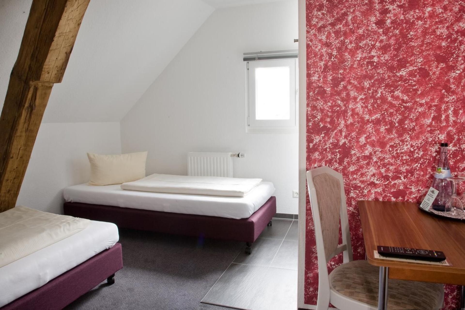 BASIC Double Room with shared WC on the floor