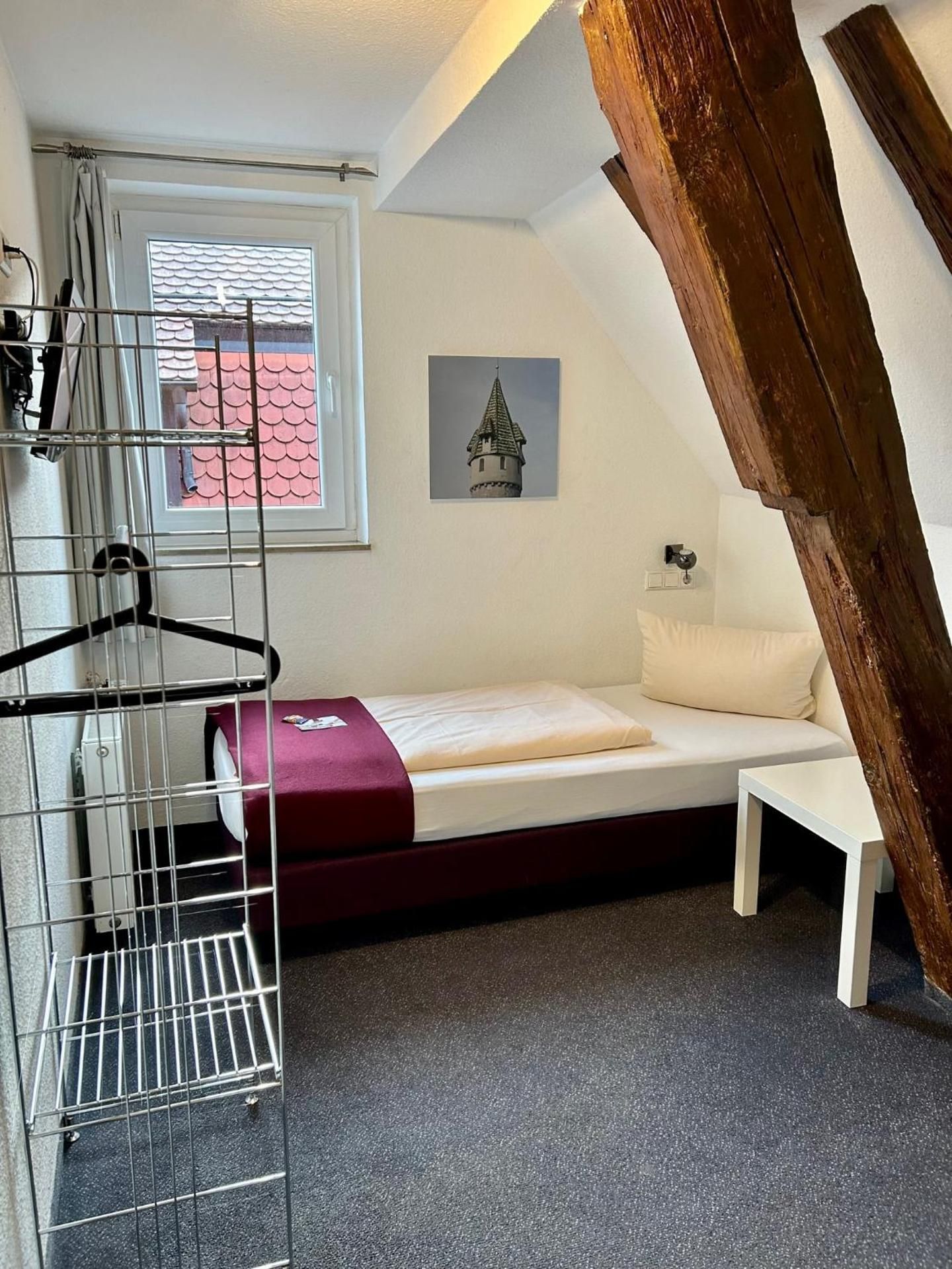 BASIC Single Room with shared WC on the floor