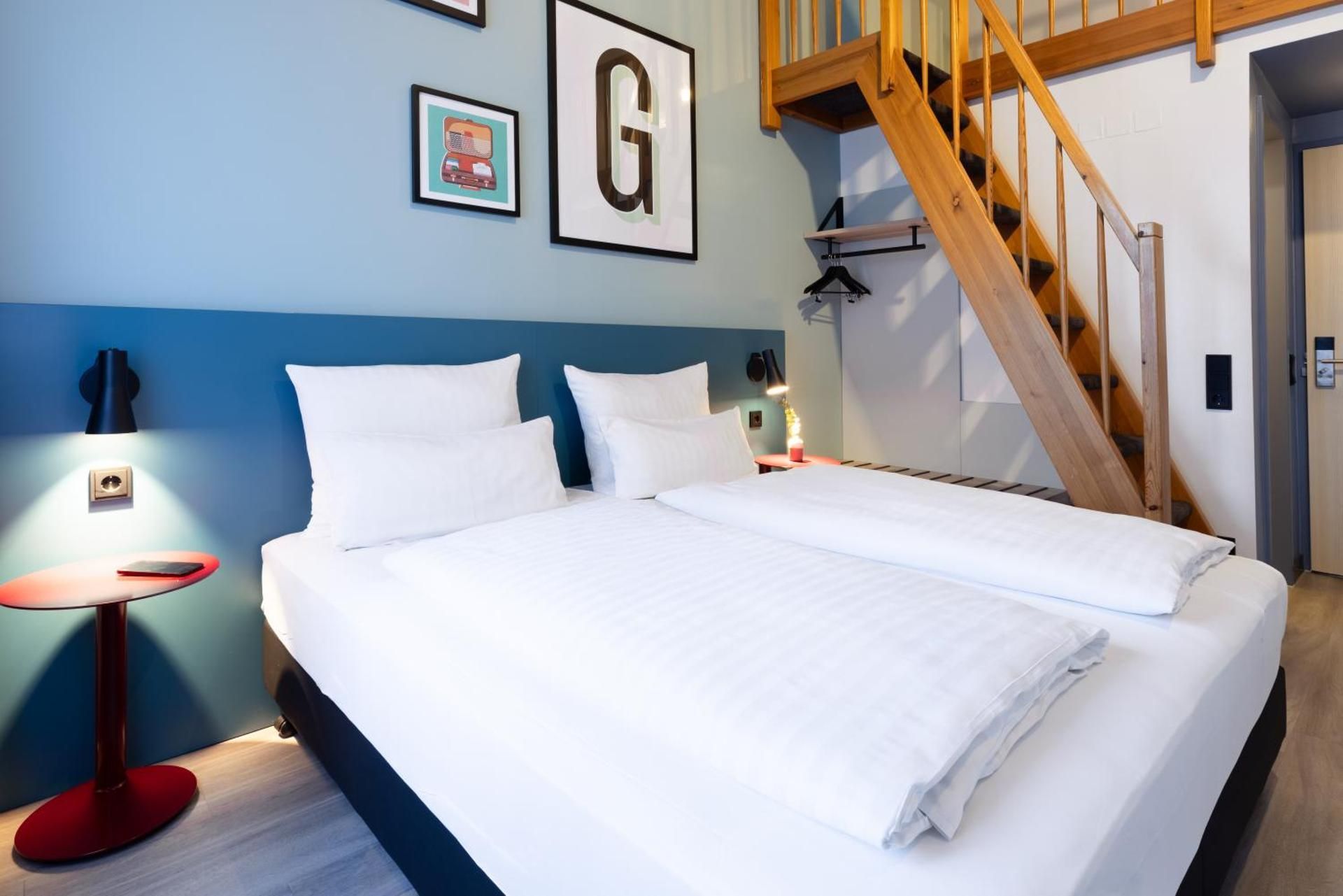 Standard Queen Loft