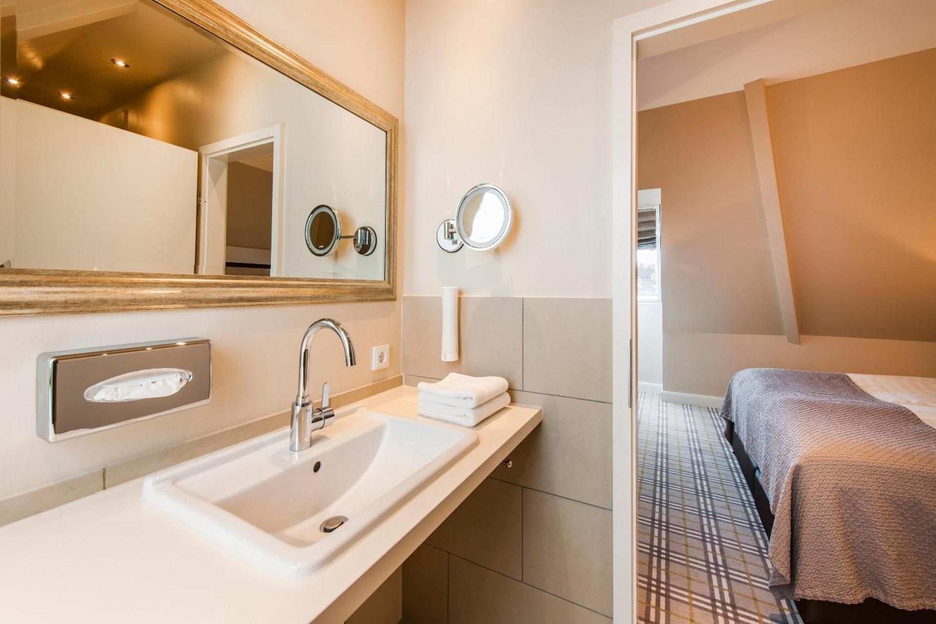 Large Junior Suite